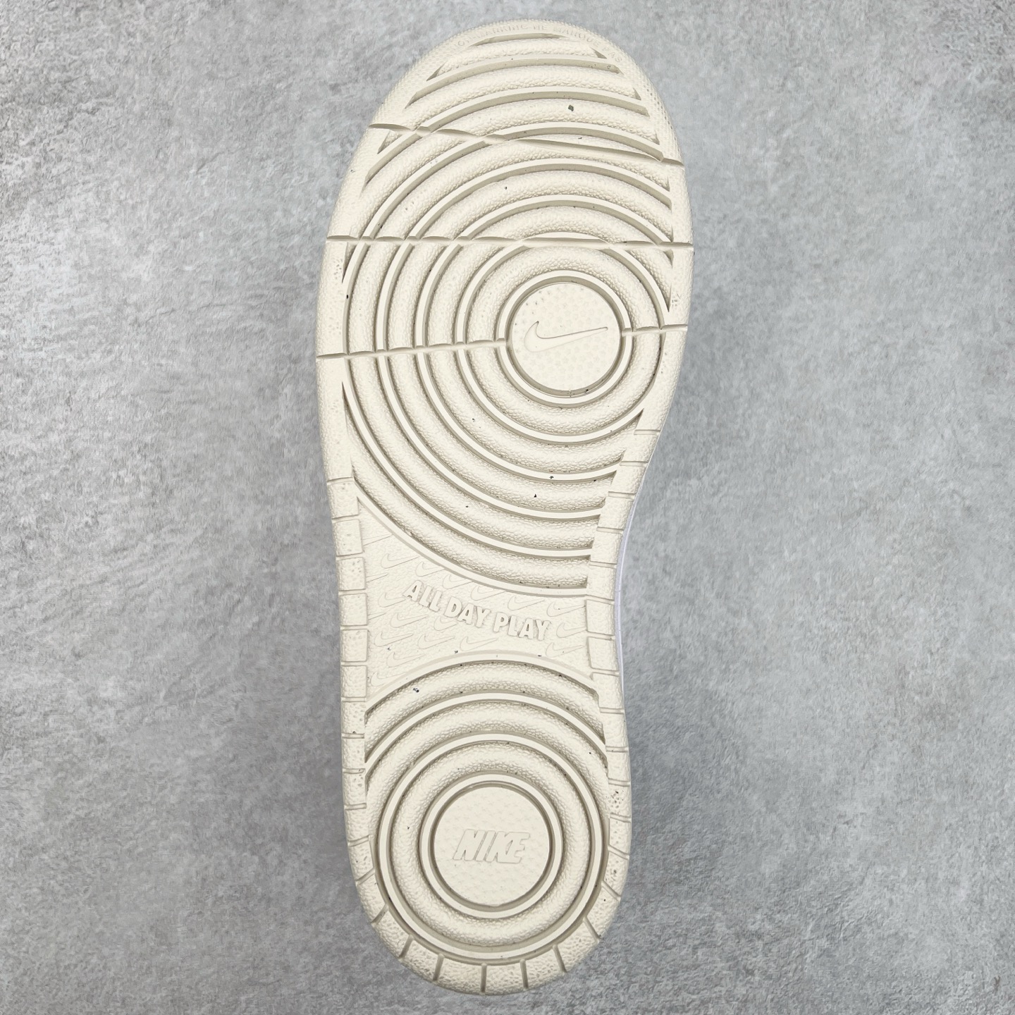 图片[9]-NK Court Borough Low CB2 低帮百搭透气休闲运动板鞋 IB4701-141 原数据独家私模大底 经典耐用的设计 兼顾舒适脚感和出众风范 演绎匠心之作 结构性的支撑贴合感结合复古篮球设计 塑就场外全明星风范 尺码：36 36.5 37.5 38 38.5 39 40 40.5 41 42 42.5 43 44 44.5 45-选品中心