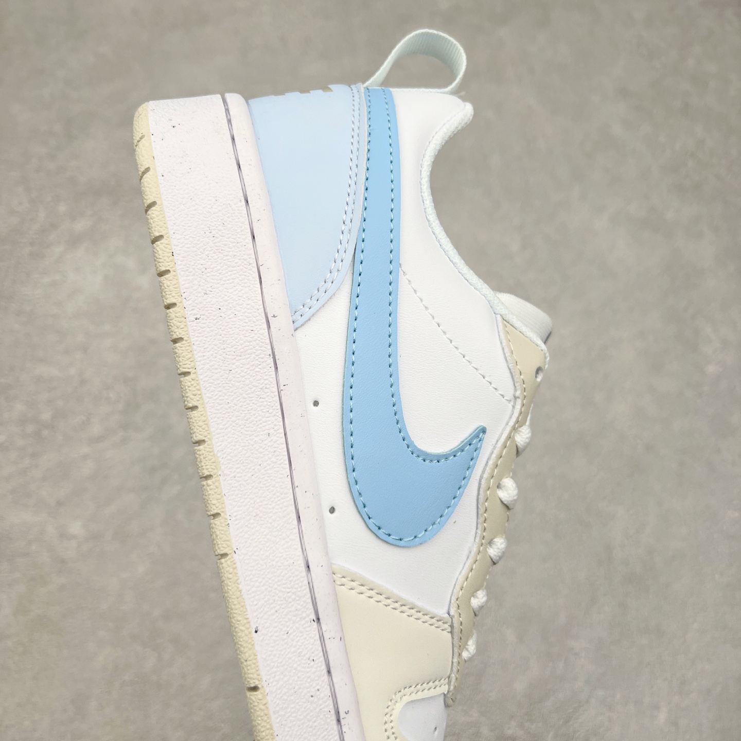 图片[6]-NK Court Borough Low CB2 低帮百搭透气休闲运动板鞋 IB4701-141 原数据独家私模大底 经典耐用的设计 兼顾舒适脚感和出众风范 演绎匠心之作 结构性的支撑贴合感结合复古篮球设计 塑就场外全明星风范 尺码：36 36.5 37.5 38 38.5 39 40 40.5 41 42 42.5 43 44 44.5 45-选品中心