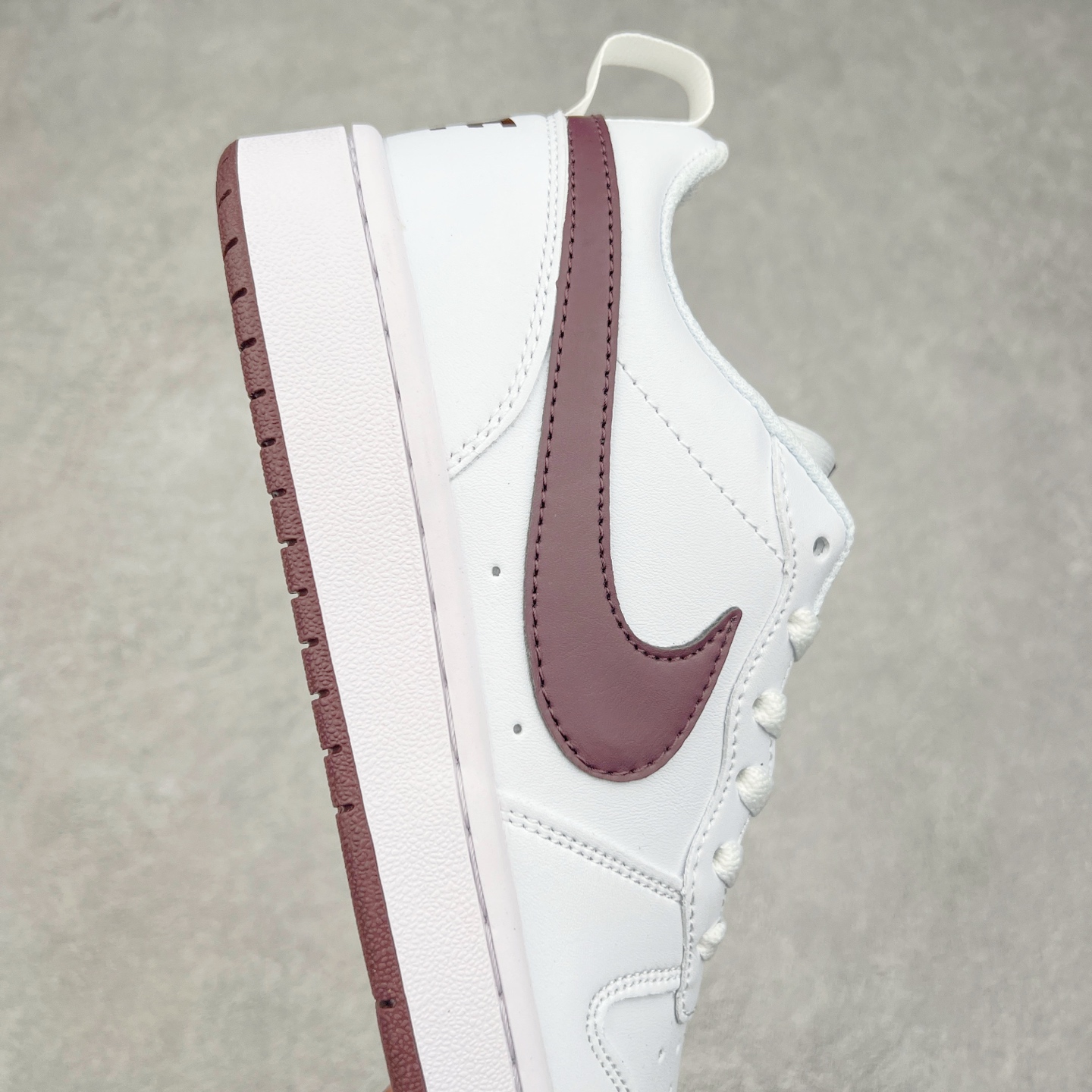 图片[6]-NK Court Borough Low CB2 低帮百搭透气休闲运动板鞋 DV5456-112 原数据独家私模大底 经典耐用的设计 兼顾舒适脚感和出众风范 演绎匠心之作 结构性的支撑贴合感结合复古篮球设计 塑就场外全明星风范 尺码：36 36.5 37.5 38 38.5 39 40 40.5 41 42 42.5 43 44 44.5 45-选品中心