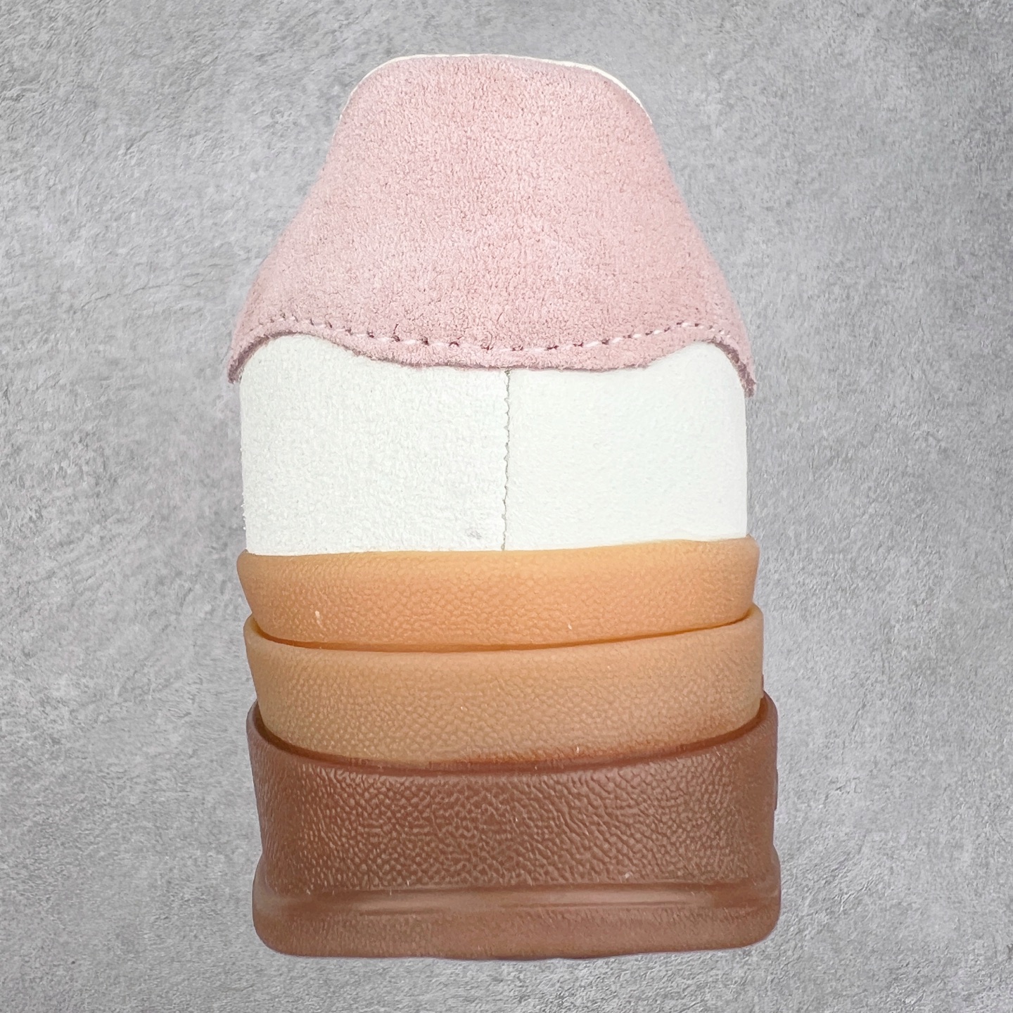 图片[8]-AD Originals Gazelle Bold W 羚羊松糕系列复古百搭厚底增高低帮休闲运动板鞋 JR8374 新的一年就要换新的打扮啦！除了设定变美、健身、减肥等目标外，你已经可以利用鞋子来“偷偷改善身材比例”的愿望了！ 因为有一句话。身高不够。鞋子来凑~赶快入手以下各大运动品牌最新推出的“厚底增高运动鞋”吧。 是最好穿最百搭的长腿神器。 重点是……不仅价格不错～鞋子也不错啊！Originals的Gazelle Bold鞋款打造出「超厚底版本」！延续流线鞋型、经典麂皮材质、白色三条线和侧面烫金标志的复古外型，奶油白鞋底高度直接乘3，出门搭上它，保证一路步步高升。尺码：36 36⅔ 37⅓ 38 38⅔ 39⅓ 40 40.5 41-选品中心