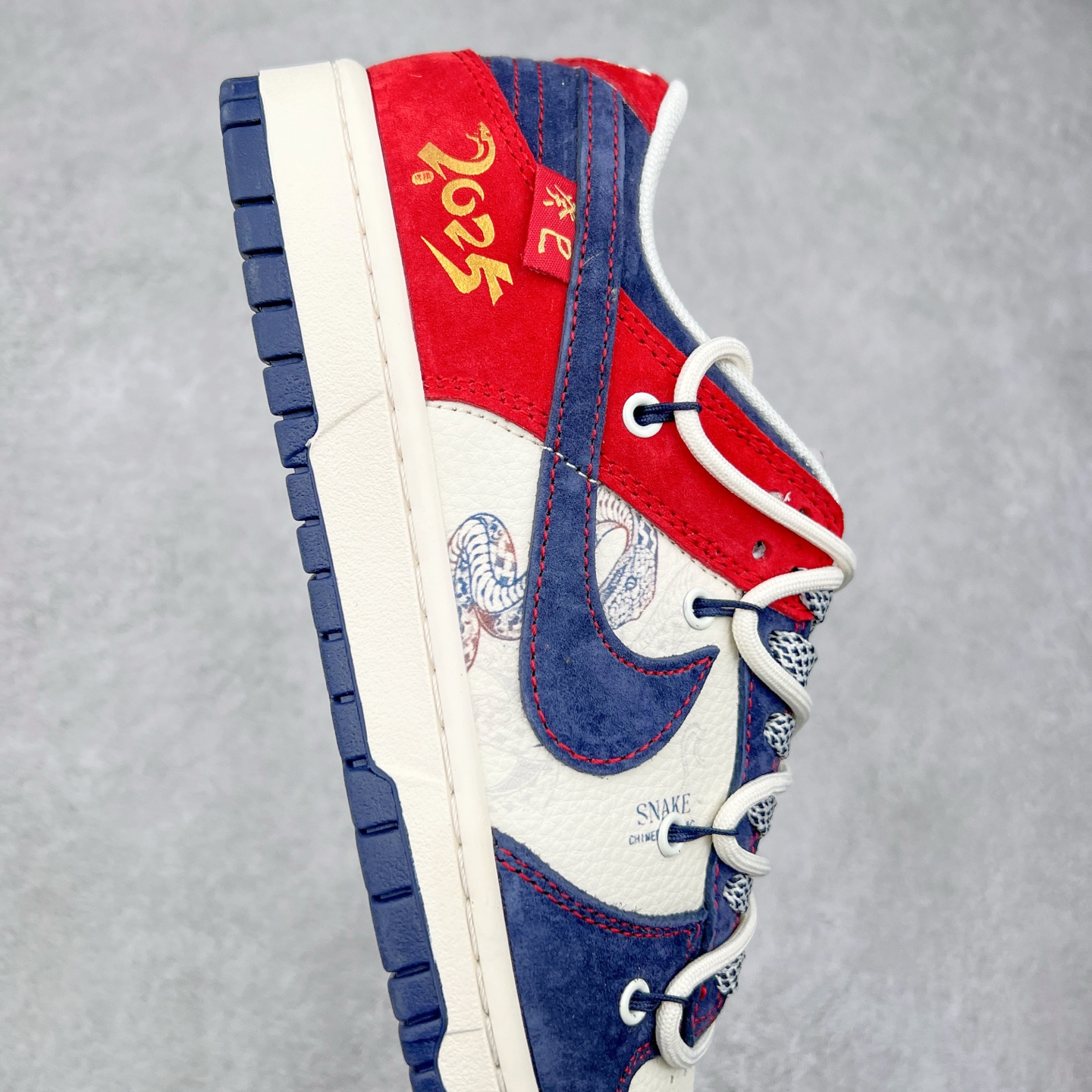 图片[6]-NK Dunk Low 定制配色 YX5066-288 大厂出品 极力推荐 原装头层材料 独家版型蒸餾加工帶來的是更好的视觉和脚感体验大厂纯原品质出货 清洁度 电绣工艺 皮料切割干净无任何毛边 细节完美 实拍调校N版已经零色差零失真 百分百还原实物色彩所见即所得 不存在货不对板色差等低级问题 选购参考实物拍摄 不混卖不参货 只用心做好货严格选品 承诺混一赔十 尺码：36 36.5 37.5 38 38.5 39 40 40.5 41 42 42.5 43 44 44.5 45-选品中心