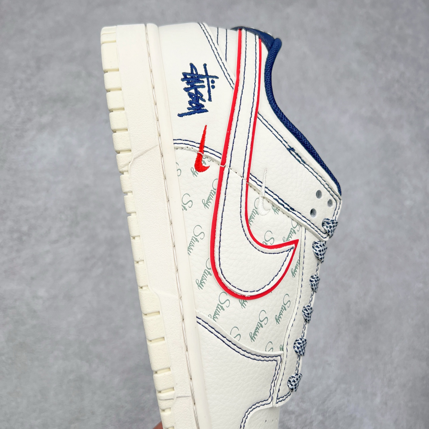 图片[6]-NK Dunk Low 定制配色 XY1688-012 大厂出品 极力推荐 原装头层材料 独家版型蒸餾加工帶來的是更好的视觉和脚感体验大厂纯原品质出货 清洁度 电绣工艺 皮料切割干净无任何毛边 细节完美 实拍调校N版已经零色差零失真 百分百还原实物色彩所见即所得 不存在货不对板色差等低级问题 选购参考实物拍摄 不混卖不参货 只用心做好货严格选品 承诺混一赔十 尺码：36 36.5 37.5 38 38.5 39 40 40.5 41 42 42.5 43 44 44.5 45-选品中心