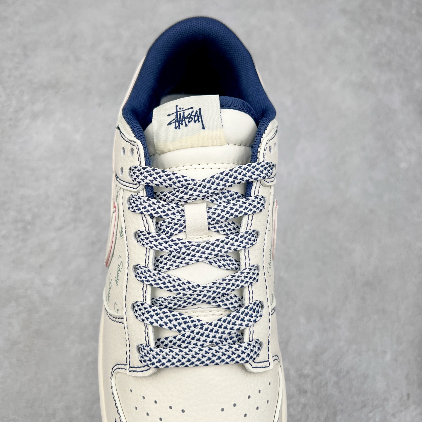 图片[5]-NK Dunk Low 定制配色 XY1688-012 大厂出品 极力推荐 原装头层材料 独家版型蒸餾加工帶來的是更好的视觉和脚感体验大厂纯原品质出货 清洁度 电绣工艺 皮料切割干净无任何毛边 细节完美 实拍调校N版已经零色差零失真 百分百还原实物色彩所见即所得 不存在货不对板色差等低级问题 选购参考实物拍摄 不混卖不参货 只用心做好货严格选品 承诺混一赔十 尺码：36 36.5 37.5 38 38.5 39 40 40.5 41 42 42.5 43 44 44.5 45-选品中心