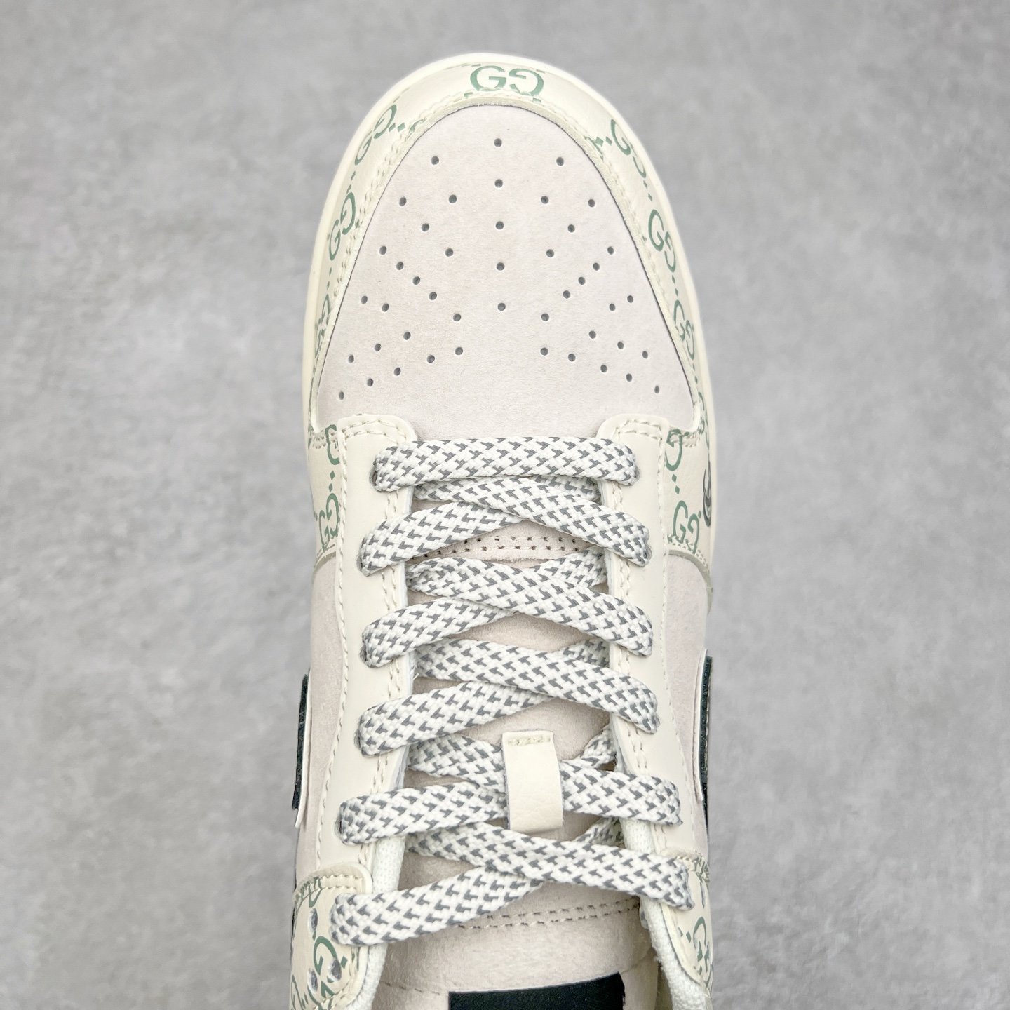 图片[4]-NK Dunk Low 定制配色 XY1688-014 大厂出品 极力推荐 原装头层材料 独家版型蒸餾加工帶來的是更好的视觉和脚感体验大厂纯原品质出货 清洁度 电绣工艺 皮料切割干净无任何毛边 细节完美 实拍调校N版已经零色差零失真 百分百还原实物色彩所见即所得 不存在货不对板色差等低级问题 选购参考实物拍摄 不混卖不参货 只用心做好货严格选品 承诺混一赔十 尺码：36 36.5 37.5 38 38.5 39 40 40.5 41 42 42.5 43 44 44.5 45-选品中心