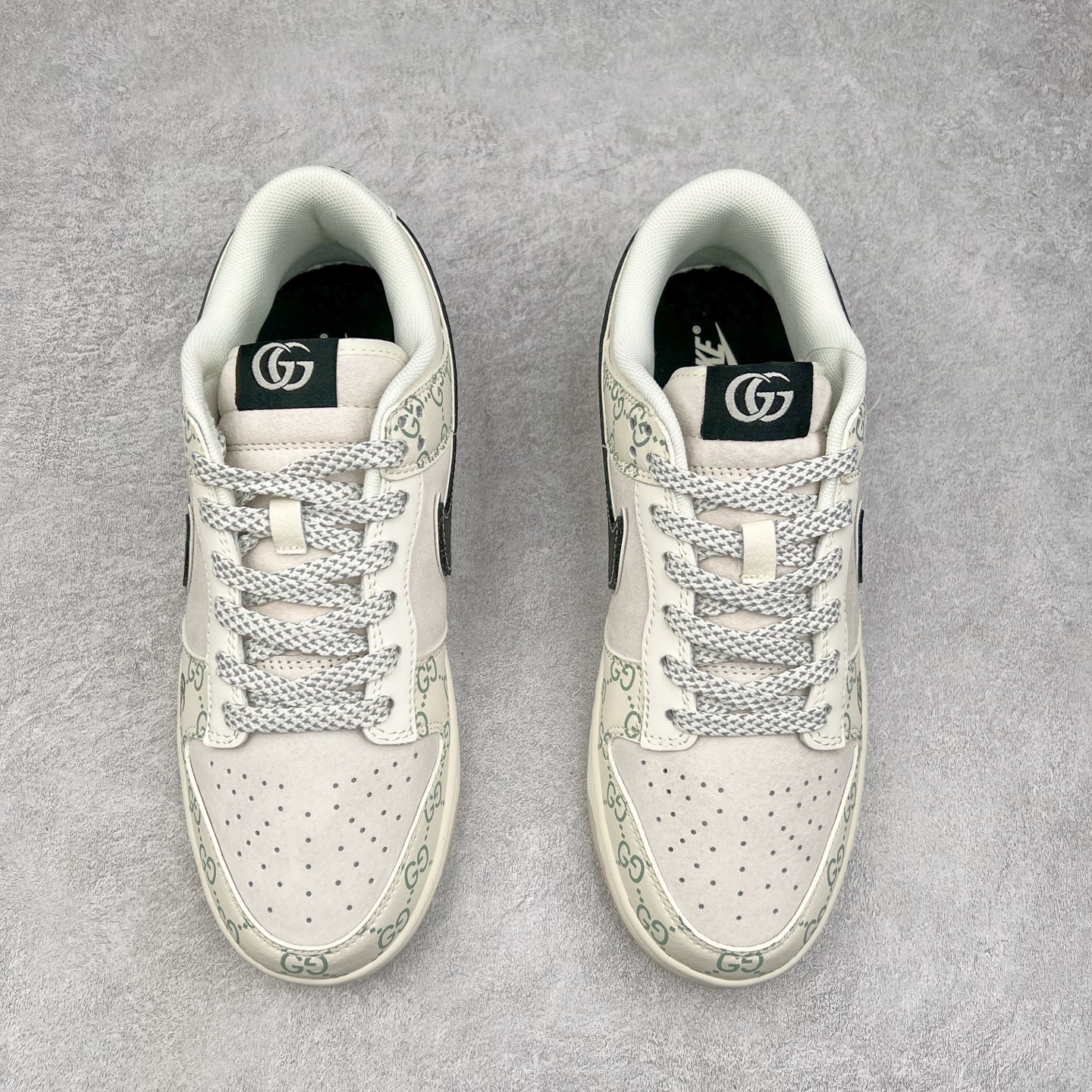 图片[2]-NK Dunk Low 定制配色 XY1688-014 大厂出品 极力推荐 原装头层材料 独家版型蒸餾加工帶來的是更好的视觉和脚感体验大厂纯原品质出货 清洁度 电绣工艺 皮料切割干净无任何毛边 细节完美 实拍调校N版已经零色差零失真 百分百还原实物色彩所见即所得 不存在货不对板色差等低级问题 选购参考实物拍摄 不混卖不参货 只用心做好货严格选品 承诺混一赔十 尺码：36 36.5 37.5 38 38.5 39 40 40.5 41 42 42.5 43 44 44.5 45-选品中心