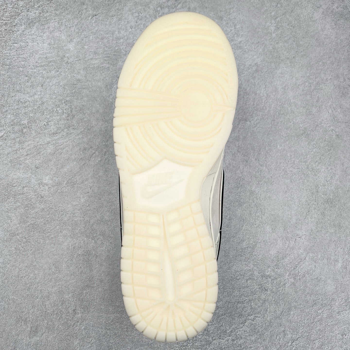 图片[9]-NK Dunk Low 定制配色 XY1688-014 大厂出品 极力推荐 原装头层材料 独家版型蒸餾加工帶來的是更好的视觉和脚感体验大厂纯原品质出货 清洁度 电绣工艺 皮料切割干净无任何毛边 细节完美 实拍调校N版已经零色差零失真 百分百还原实物色彩所见即所得 不存在货不对板色差等低级问题 选购参考实物拍摄 不混卖不参货 只用心做好货严格选品 承诺混一赔十 尺码：36 36.5 37.5 38 38.5 39 40 40.5 41 42 42.5 43 44 44.5 45-选品中心