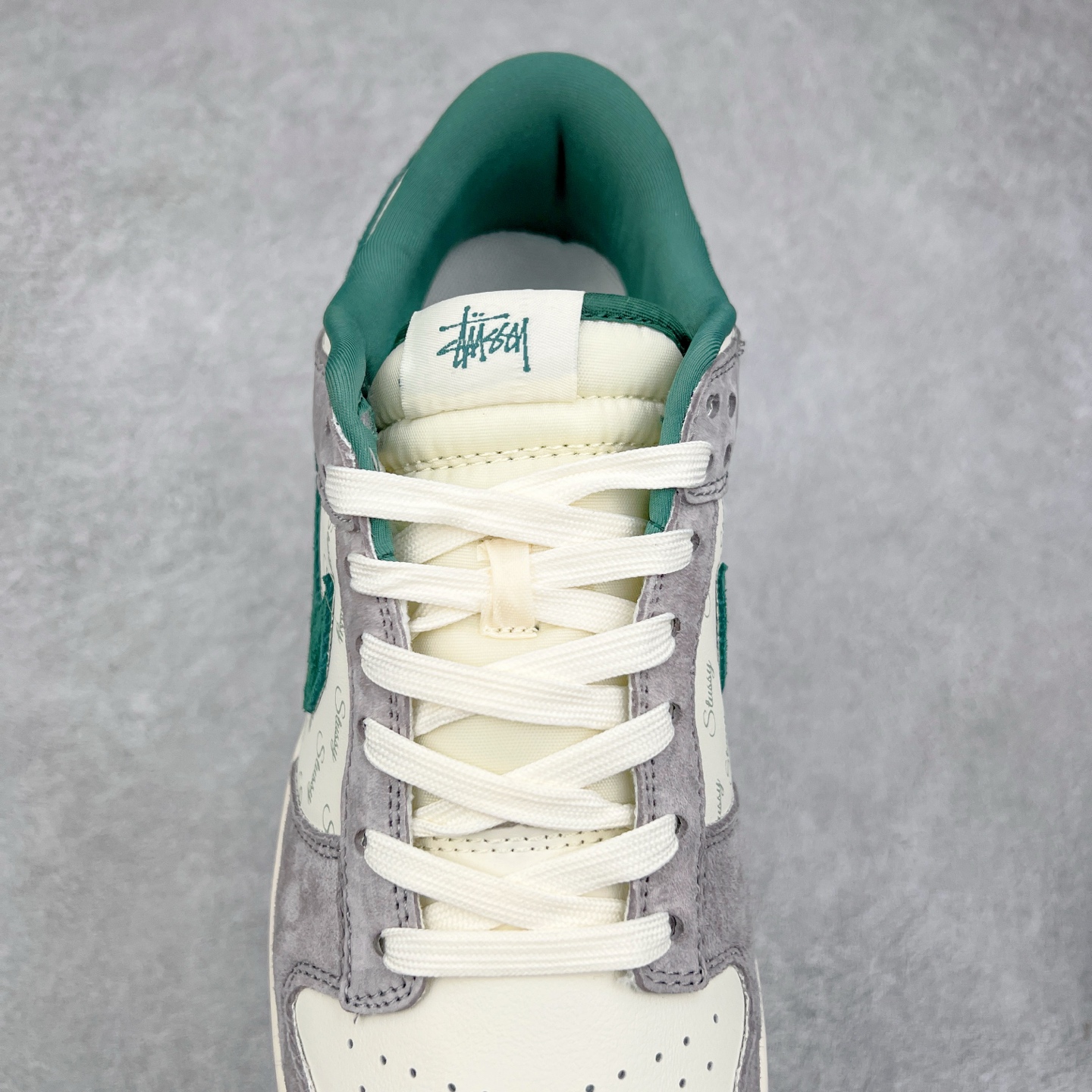 图片[5]-NK Dunk Low 定制配色 CF3688-007 大厂出品 极力推荐 原装头层材料 独家版型蒸餾加工帶來的是更好的视觉和脚感体验大厂纯原品质出货 清洁度 电绣工艺 皮料切割干净无任何毛边 细节完美 实拍调校N版已经零色差零失真 百分百还原实物色彩所见即所得 不存在货不对板色差等低级问题 选购参考实物拍摄 不混卖不参货 只用心做好货严格选品 承诺混一赔十 尺码：36 36.5 37.5 38 38.5 39 40 40.5 41 42 42.5 43 44 44.5 45-选品中心