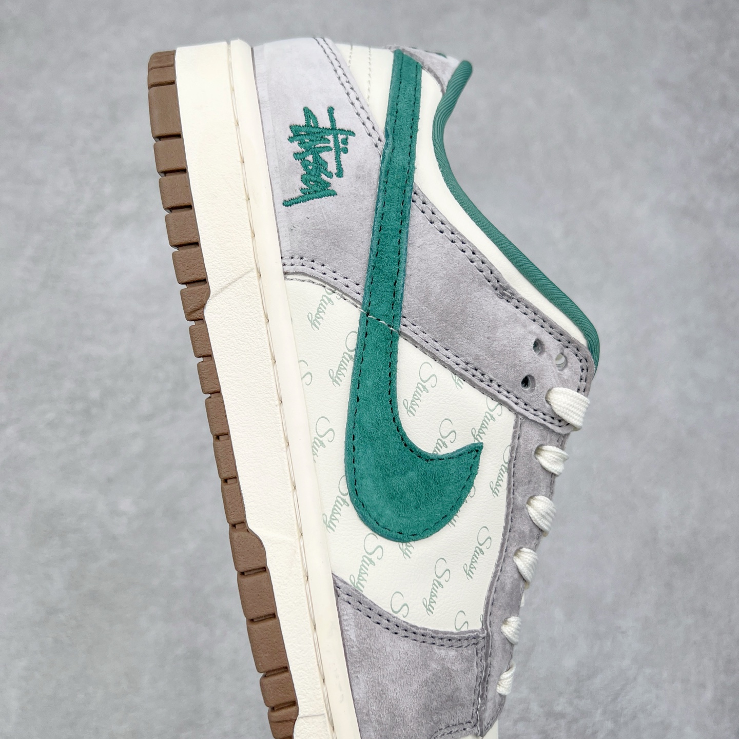 图片[6]-NK Dunk Low 定制配色 CF3688-007 大厂出品 极力推荐 原装头层材料 独家版型蒸餾加工帶來的是更好的视觉和脚感体验大厂纯原品质出货 清洁度 电绣工艺 皮料切割干净无任何毛边 细节完美 实拍调校N版已经零色差零失真 百分百还原实物色彩所见即所得 不存在货不对板色差等低级问题 选购参考实物拍摄 不混卖不参货 只用心做好货严格选品 承诺混一赔十 尺码：36 36.5 37.5 38 38.5 39 40 40.5 41 42 42.5 43 44 44.5 45-选品中心