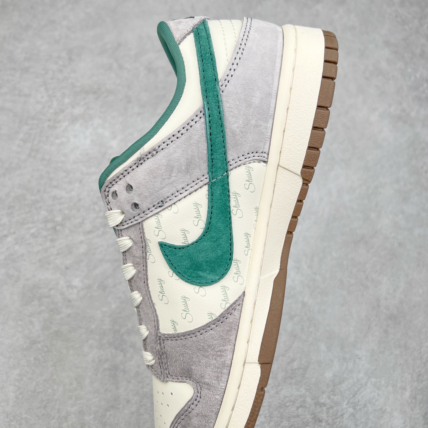 图片[7]-NK Dunk Low 定制配色 CF3688-007 大厂出品 极力推荐 原装头层材料 独家版型蒸餾加工帶來的是更好的视觉和脚感体验大厂纯原品质出货 清洁度 电绣工艺 皮料切割干净无任何毛边 细节完美 实拍调校N版已经零色差零失真 百分百还原实物色彩所见即所得 不存在货不对板色差等低级问题 选购参考实物拍摄 不混卖不参货 只用心做好货严格选品 承诺混一赔十 尺码：36 36.5 37.5 38 38.5 39 40 40.5 41 42 42.5 43 44 44.5 45-选品中心