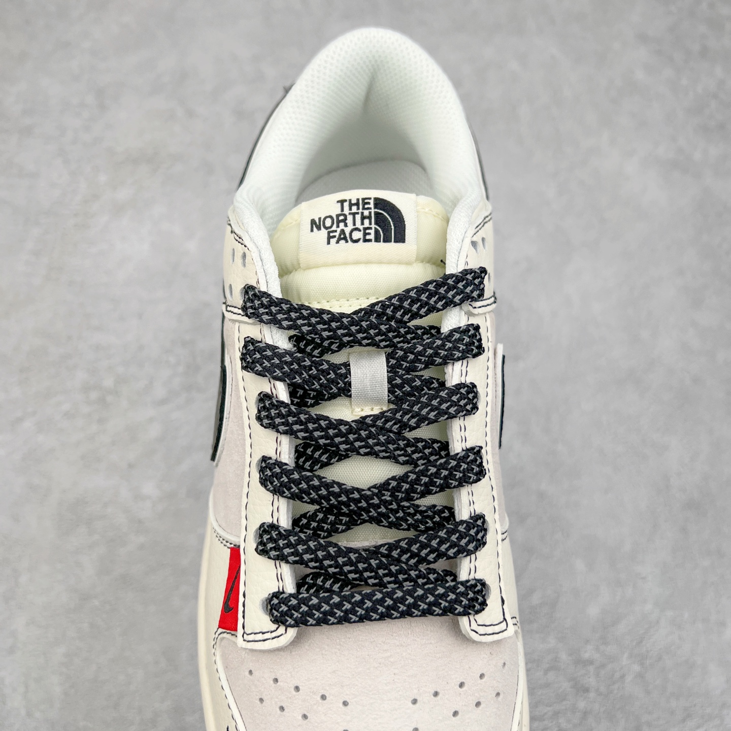 图片[5]-NK Dunk Low 定制配色 BB7518-016 大厂出品 极力推荐 原装头层材料 独家版型蒸餾加工帶來的是更好的视觉和脚感体验大厂纯原品质出货 清洁度 电绣工艺 皮料切割干净无任何毛边 细节完美 实拍调校N版已经零色差零失真 百分百还原实物色彩所见即所得 不存在货不对板色差等低级问题 选购参考实物拍摄 不混卖不参货 只用心做好货严格选品 承诺混一赔十 尺码：36 36.5 37.5 38 38.5 39 40 40.5 41 42 42.5 43 44 44.5 45-选品中心