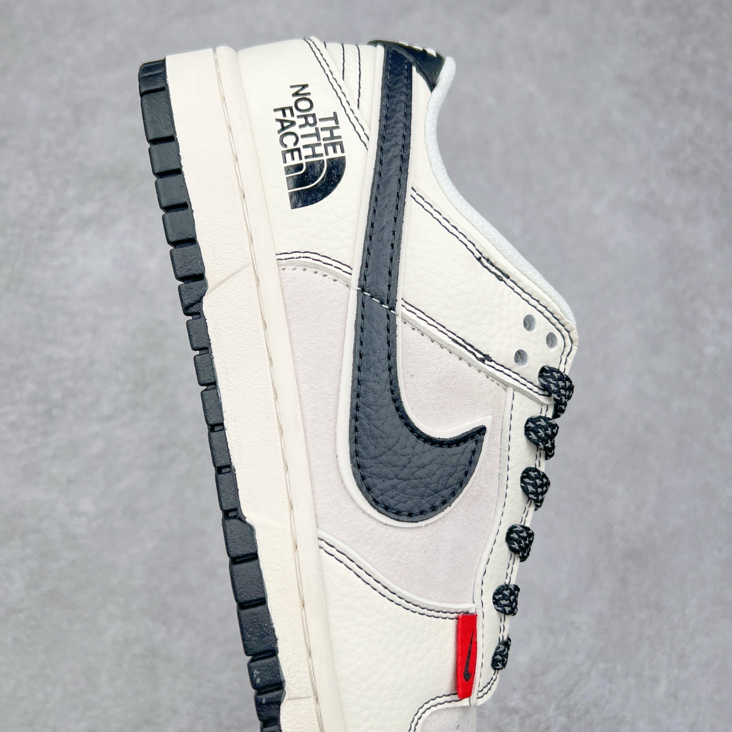 图片[6]-NK Dunk Low 定制配色 BB7518-016 大厂出品 极力推荐 原装头层材料 独家版型蒸餾加工帶來的是更好的视觉和脚感体验大厂纯原品质出货 清洁度 电绣工艺 皮料切割干净无任何毛边 细节完美 实拍调校N版已经零色差零失真 百分百还原实物色彩所见即所得 不存在货不对板色差等低级问题 选购参考实物拍摄 不混卖不参货 只用心做好货严格选品 承诺混一赔十 尺码：36 36.5 37.5 38 38.5 39 40 40.5 41 42 42.5 43 44 44.5 45-选品中心