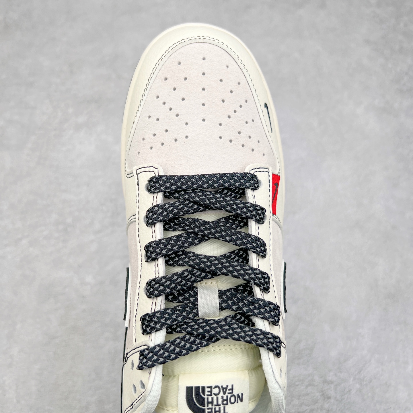 图片[4]-NK Dunk Low 定制配色 BB7518-016 大厂出品 极力推荐 原装头层材料 独家版型蒸餾加工帶來的是更好的视觉和脚感体验大厂纯原品质出货 清洁度 电绣工艺 皮料切割干净无任何毛边 细节完美 实拍调校N版已经零色差零失真 百分百还原实物色彩所见即所得 不存在货不对板色差等低级问题 选购参考实物拍摄 不混卖不参货 只用心做好货严格选品 承诺混一赔十 尺码：36 36.5 37.5 38 38.5 39 40 40.5 41 42 42.5 43 44 44.5 45-选品中心