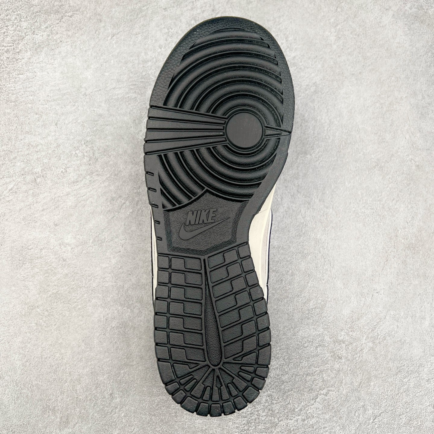 图片[9]-NK Dunk Low 定制配色 BB7518-016 大厂出品 极力推荐 原装头层材料 独家版型蒸餾加工帶來的是更好的视觉和脚感体验大厂纯原品质出货 清洁度 电绣工艺 皮料切割干净无任何毛边 细节完美 实拍调校N版已经零色差零失真 百分百还原实物色彩所见即所得 不存在货不对板色差等低级问题 选购参考实物拍摄 不混卖不参货 只用心做好货严格选品 承诺混一赔十 尺码：36 36.5 37.5 38 38.5 39 40 40.5 41 42 42.5 43 44 44.5 45-选品中心