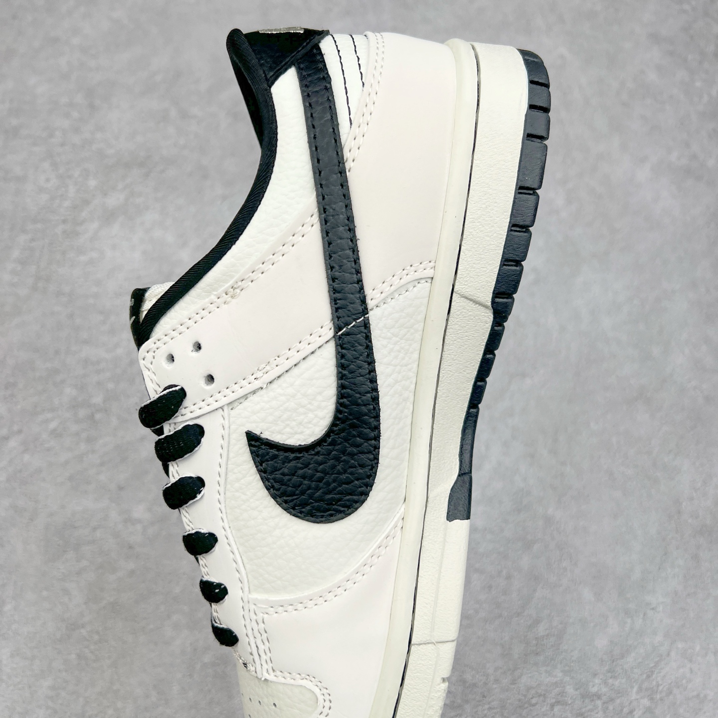 图片[7]-NK Dunk Low 定制配色 SC9207-400 大厂出品 极力推荐 原装头层材料 独家版型蒸餾加工帶來的是更好的视觉和脚感体验大厂纯原品质出货 清洁度 电绣工艺 皮料切割干净无任何毛边 细节完美 实拍调校N版已经零色差零失真 百分百还原实物色彩所见即所得 不存在货不对板色差等低级问题 选购参考实物拍摄 不混卖不参货 只用心做好货严格选品 承诺混一赔十 尺码：36 36.5 37.5 38 38.5 39 40 40.5 41 42 42.5 43 44 44.5 45-选品中心