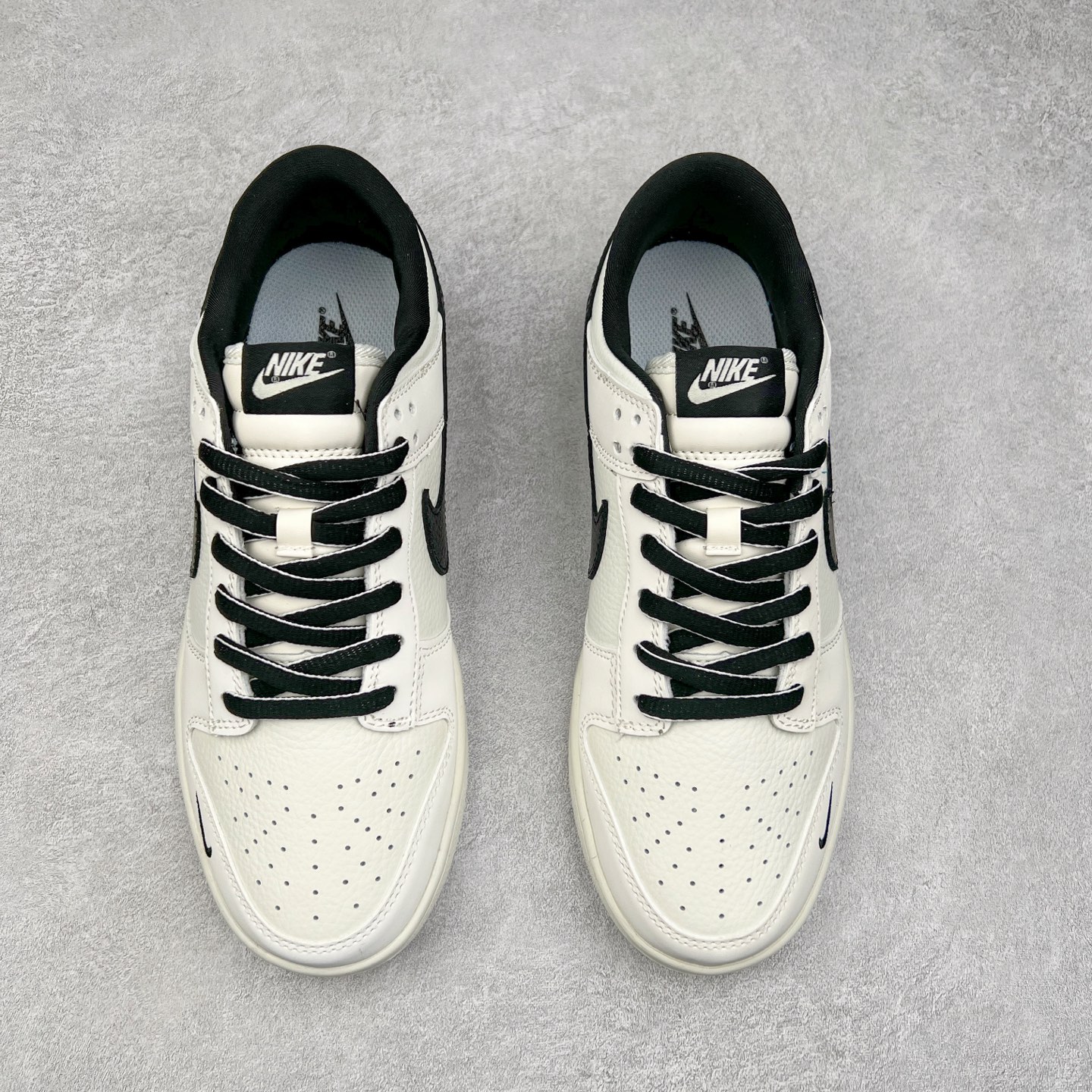 图片[2]-NK Dunk Low 定制配色 SC9207-400 大厂出品 极力推荐 原装头层材料 独家版型蒸餾加工帶來的是更好的视觉和脚感体验大厂纯原品质出货 清洁度 电绣工艺 皮料切割干净无任何毛边 细节完美 实拍调校N版已经零色差零失真 百分百还原实物色彩所见即所得 不存在货不对板色差等低级问题 选购参考实物拍摄 不混卖不参货 只用心做好货严格选品 承诺混一赔十 尺码：36 36.5 37.5 38 38.5 39 40 40.5 41 42 42.5 43 44 44.5 45-选品中心