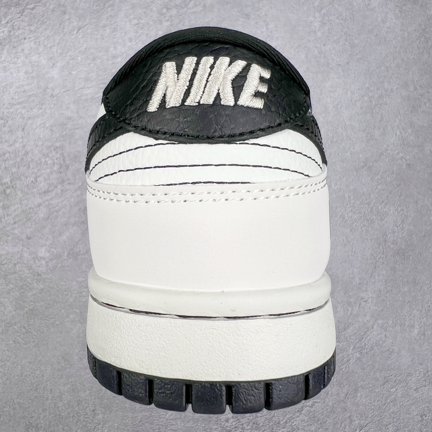 图片[8]-NK Dunk Low 定制配色 SC9207-400 大厂出品 极力推荐 原装头层材料 独家版型蒸餾加工帶來的是更好的视觉和脚感体验大厂纯原品质出货 清洁度 电绣工艺 皮料切割干净无任何毛边 细节完美 实拍调校N版已经零色差零失真 百分百还原实物色彩所见即所得 不存在货不对板色差等低级问题 选购参考实物拍摄 不混卖不参货 只用心做好货严格选品 承诺混一赔十 尺码：36 36.5 37.5 38 38.5 39 40 40.5 41 42 42.5 43 44 44.5 45-选品中心