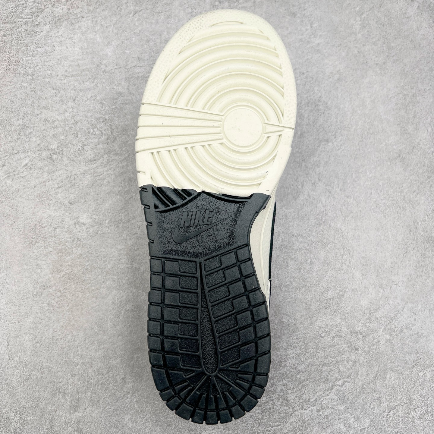 图片[9]-NK Dunk Low 定制配色 SC9207-400 大厂出品 极力推荐 原装头层材料 独家版型蒸餾加工帶來的是更好的视觉和脚感体验大厂纯原品质出货 清洁度 电绣工艺 皮料切割干净无任何毛边 细节完美 实拍调校N版已经零色差零失真 百分百还原实物色彩所见即所得 不存在货不对板色差等低级问题 选购参考实物拍摄 不混卖不参货 只用心做好货严格选品 承诺混一赔十 尺码：36 36.5 37.5 38 38.5 39 40 40.5 41 42 42.5 43 44 44.5 45-选品中心