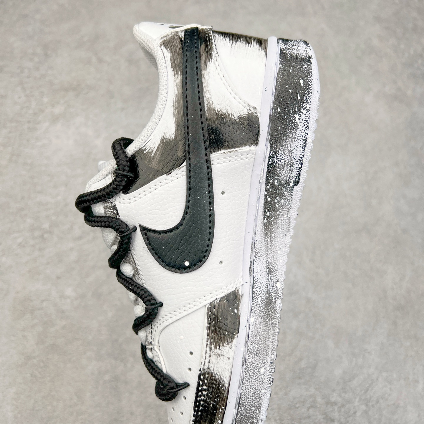 图片[7]-NK Court Vision 1 “镜之魅影”手绘涂鸦定制板鞋 在那幽谧昏暗的房间里，一面古老的镜子静静伫立，镜面斑驳，裂痕交错，镜之魅影，它不仅是一面镜子的神秘力量，更是我们内心深处对自我的追寻和探索。尺码：36 36.5 37.5 38 38.5 39 40 40.5 41 42 42.5 43 44 44.5 45-选品中心