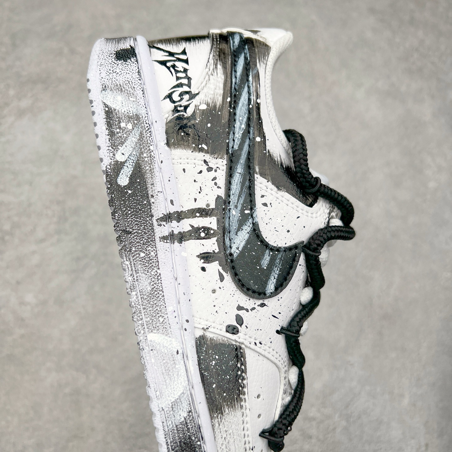 图片[6]-NK Court Vision 1 “镜之魅影”手绘涂鸦定制板鞋 在那幽谧昏暗的房间里，一面古老的镜子静静伫立，镜面斑驳，裂痕交错，镜之魅影，它不仅是一面镜子的神秘力量，更是我们内心深处对自我的追寻和探索。尺码：36 36.5 37.5 38 38.5 39 40 40.5 41 42 42.5 43 44 44.5 45-选品中心