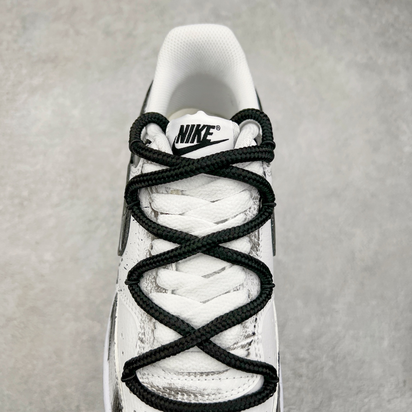 图片[5]-NK Court Vision 1 “镜之魅影”手绘涂鸦定制板鞋 在那幽谧昏暗的房间里，一面古老的镜子静静伫立，镜面斑驳，裂痕交错，镜之魅影，它不仅是一面镜子的神秘力量，更是我们内心深处对自我的追寻和探索。尺码：36 36.5 37.5 38 38.5 39 40 40.5 41 42 42.5 43 44 44.5 45-选品中心