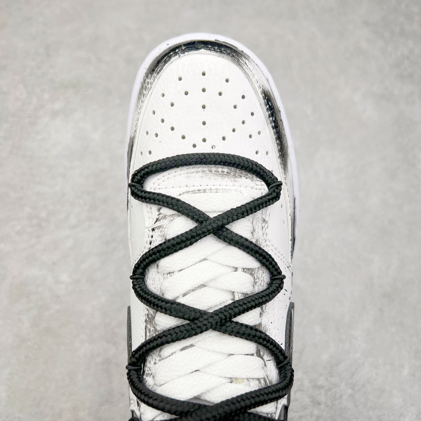 图片[4]-NK Court Vision 1 “镜之魅影”手绘涂鸦定制板鞋 在那幽谧昏暗的房间里，一面古老的镜子静静伫立，镜面斑驳，裂痕交错，镜之魅影，它不仅是一面镜子的神秘力量，更是我们内心深处对自我的追寻和探索。尺码：36 36.5 37.5 38 38.5 39 40 40.5 41 42 42.5 43 44 44.5 45-选品中心