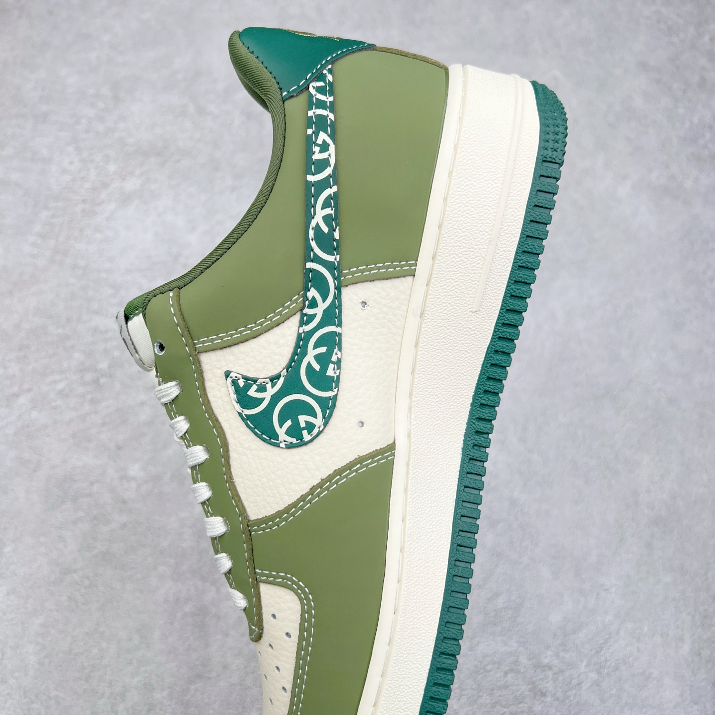 图片[7]-NK Air Force 1´07 Low 空军一号低帮百搭休闲运动板鞋 KK1988-063 柔软、弹性十足的缓震性能和出色的中底设计 横跨复古与现代的外型结合 造就出风靡全球 三十多年的Force 1 直到今天还深受青睐 实拍调校N版已经零色差零失真 百分百还原实物色彩所见即所得 不存在货不对板色差等低级问题 选购参考实物拍摄 不混卖不参货 只用心做好货严格选品 承诺混一赔十 尺码：36 36.5 37.5 38 38.5 39 40 40.5 41 42 42.5 43 44 44.5 45-选品中心