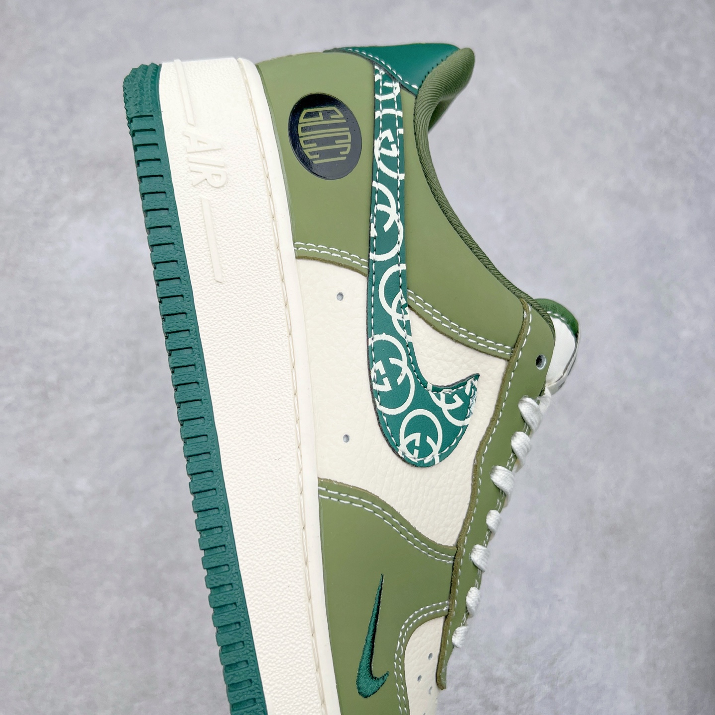 图片[6]-NK Air Force 1´07 Low 空军一号低帮百搭休闲运动板鞋 KK1988-063 柔软、弹性十足的缓震性能和出色的中底设计 横跨复古与现代的外型结合 造就出风靡全球 三十多年的Force 1 直到今天还深受青睐 实拍调校N版已经零色差零失真 百分百还原实物色彩所见即所得 不存在货不对板色差等低级问题 选购参考实物拍摄 不混卖不参货 只用心做好货严格选品 承诺混一赔十 尺码：36 36.5 37.5 38 38.5 39 40 40.5 41 42 42.5 43 44 44.5 45-选品中心