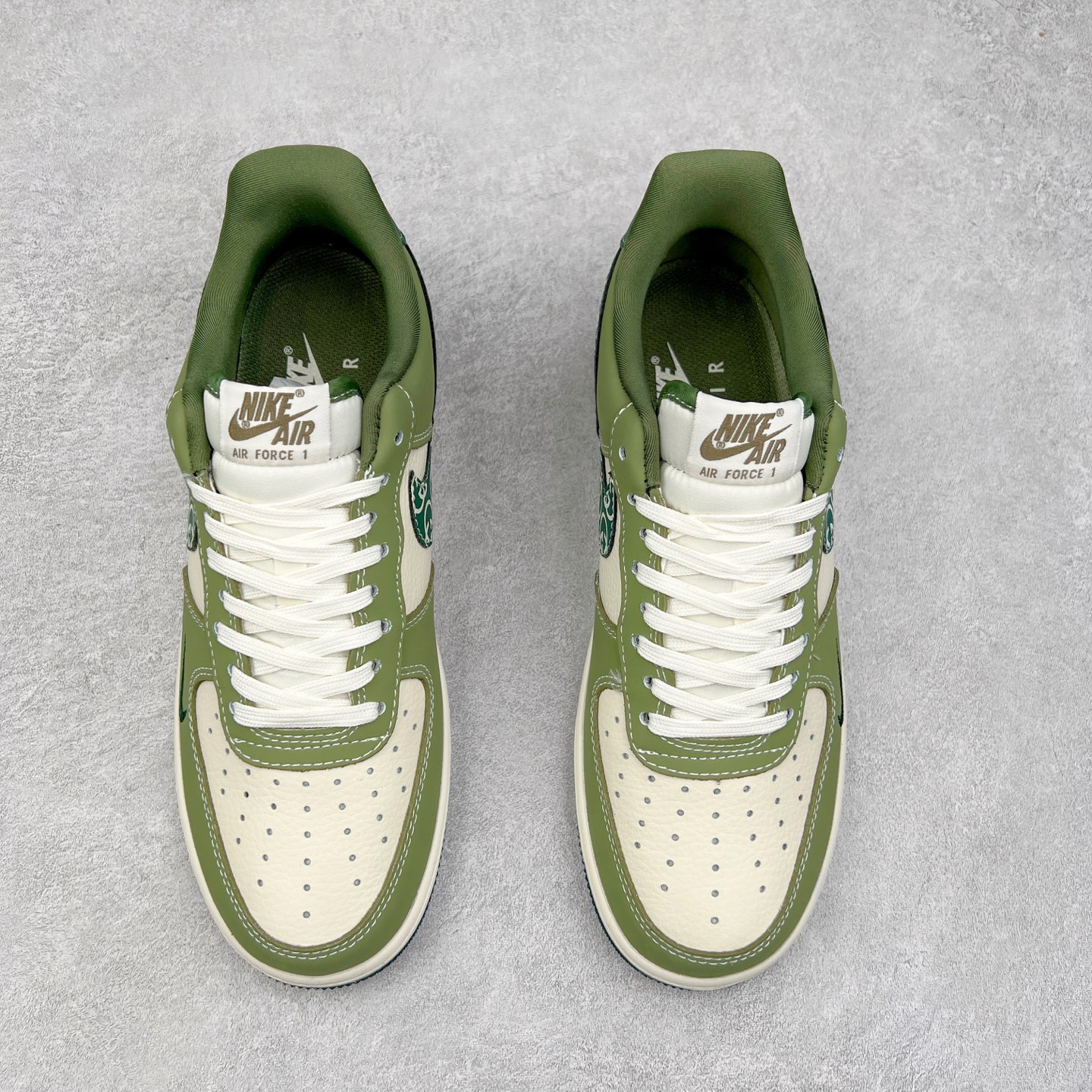 图片[2]-NK Air Force 1´07 Low 空军一号低帮百搭休闲运动板鞋 KK1988-063 柔软、弹性十足的缓震性能和出色的中底设计 横跨复古与现代的外型结合 造就出风靡全球 三十多年的Force 1 直到今天还深受青睐 实拍调校N版已经零色差零失真 百分百还原实物色彩所见即所得 不存在货不对板色差等低级问题 选购参考实物拍摄 不混卖不参货 只用心做好货严格选品 承诺混一赔十 尺码：36 36.5 37.5 38 38.5 39 40 40.5 41 42 42.5 43 44 44.5 45-选品中心