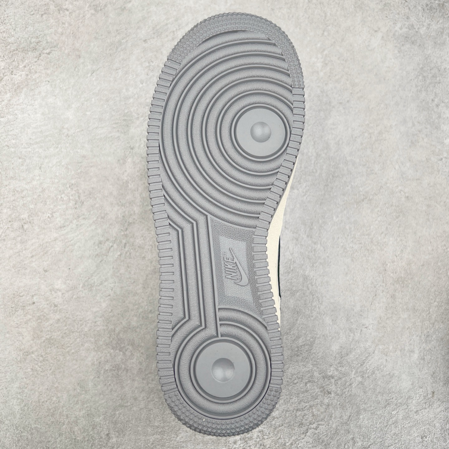 图片[9]-NK Air Force 1´07 Low 空军一号低帮百搭休闲运动板鞋 HH7518-039 柔软、弹性十足的缓震性能和出色的中底设计 横跨复古与现代的外型结合 造就出风靡全球 三十多年的Force 1 直到今天还深受青睐 实拍调校N版已经零色差零失真 百分百还原实物色彩所见即所得 不存在货不对板色差等低级问题 选购参考实物拍摄 不混卖不参货 只用心做好货严格选品 承诺混一赔十 尺码：36 36.5 37.5 38 38.5 39 40 40.5 41 42 42.5 43 44 44.5 45-选品中心