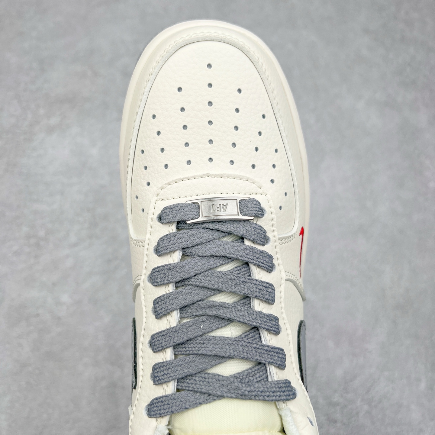 图片[4]-NK Air Force 1´07 Low 空军一号低帮百搭休闲运动板鞋 HH7518-039 柔软、弹性十足的缓震性能和出色的中底设计 横跨复古与现代的外型结合 造就出风靡全球 三十多年的Force 1 直到今天还深受青睐 实拍调校N版已经零色差零失真 百分百还原实物色彩所见即所得 不存在货不对板色差等低级问题 选购参考实物拍摄 不混卖不参货 只用心做好货严格选品 承诺混一赔十 尺码：36 36.5 37.5 38 38.5 39 40 40.5 41 42 42.5 43 44 44.5 45-选品中心