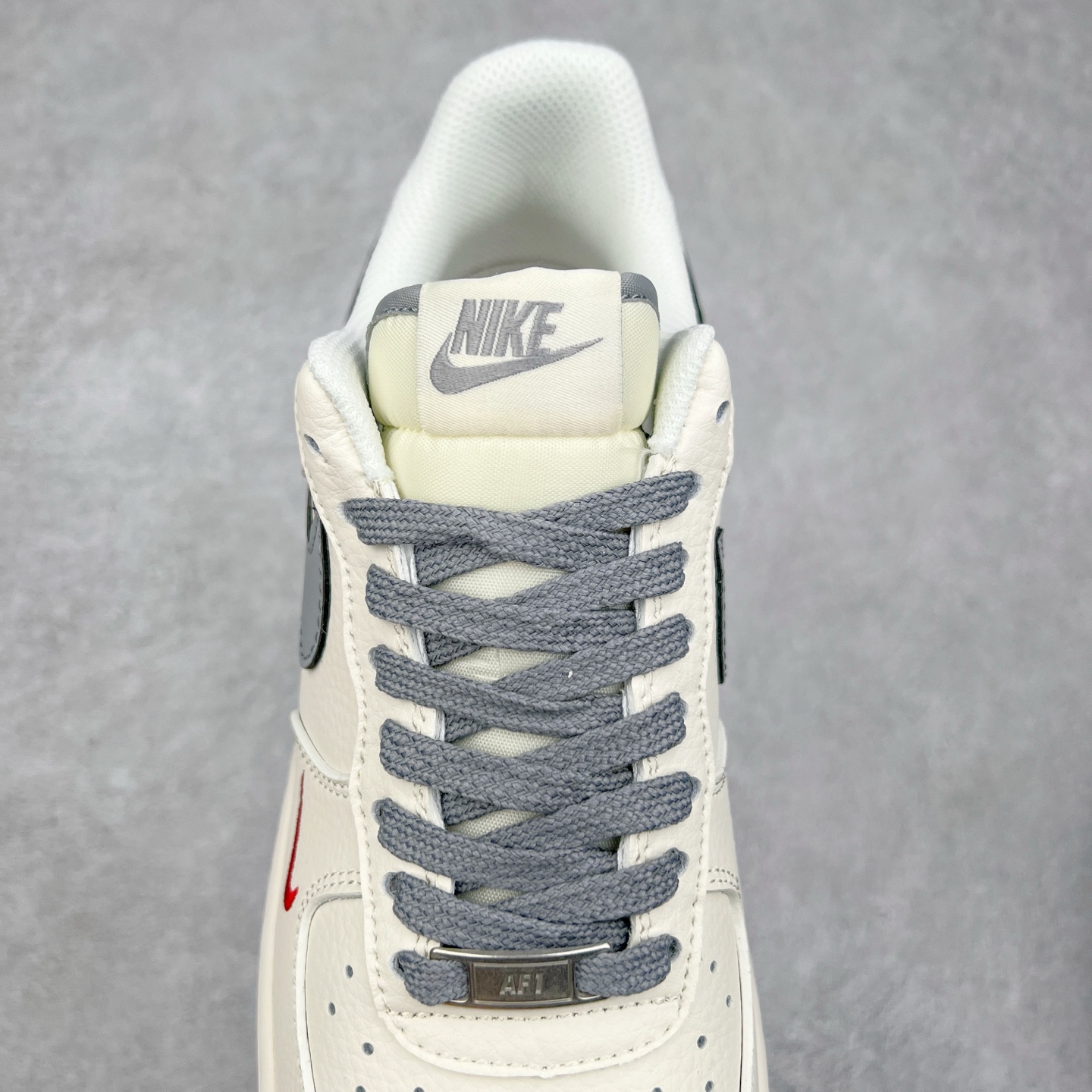 图片[5]-NK Air Force 1´07 Low 空军一号低帮百搭休闲运动板鞋 HH7518-039 柔软、弹性十足的缓震性能和出色的中底设计 横跨复古与现代的外型结合 造就出风靡全球 三十多年的Force 1 直到今天还深受青睐 实拍调校N版已经零色差零失真 百分百还原实物色彩所见即所得 不存在货不对板色差等低级问题 选购参考实物拍摄 不混卖不参货 只用心做好货严格选品 承诺混一赔十 尺码：36 36.5 37.5 38 38.5 39 40 40.5 41 42 42.5 43 44 44.5 45-选品中心