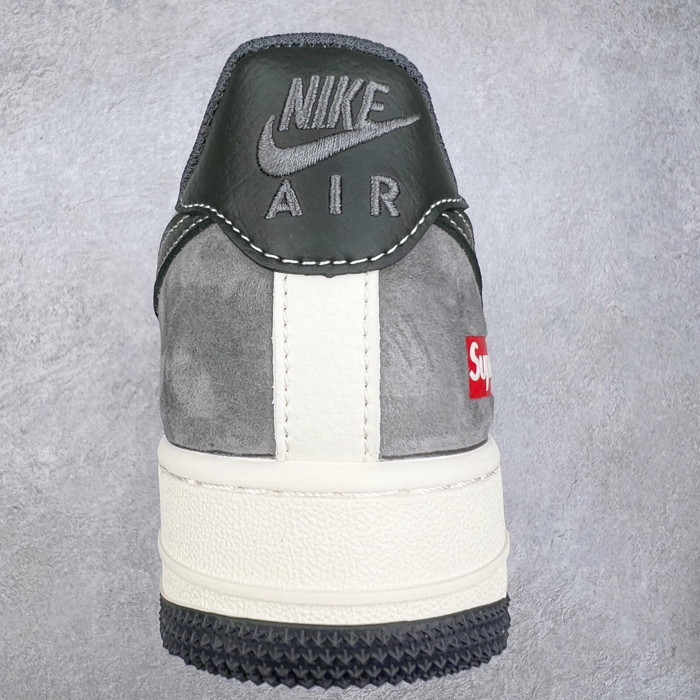 图片[8]-NK Air Force 1´07 Low 空军一号低帮百搭休闲运动板鞋 XZ6188-792 柔软、弹性十足的缓震性能和出色的中底设计 横跨复古与现代的外型结合 造就出风靡全球 三十多年的Force 1 直到今天还深受青睐 实拍调校N版已经零色差零失真 百分百还原实物色彩所见即所得 不存在货不对板色差等低级问题 选购参考实物拍摄 不混卖不参货 只用心做好货严格选品 承诺混一赔十 尺码：36 36.5 37.5 38 38.5 39 40 40.5 41 42 42.5 43 44 44.5 45-选品中心