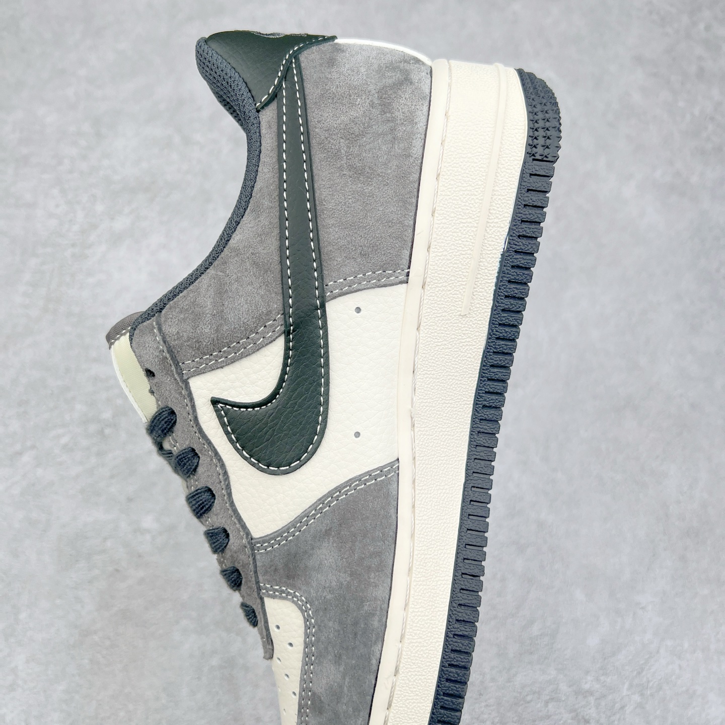 图片[7]-NK Air Force 1´07 Low 空军一号低帮百搭休闲运动板鞋 XZ6188-792 柔软、弹性十足的缓震性能和出色的中底设计 横跨复古与现代的外型结合 造就出风靡全球 三十多年的Force 1 直到今天还深受青睐 实拍调校N版已经零色差零失真 百分百还原实物色彩所见即所得 不存在货不对板色差等低级问题 选购参考实物拍摄 不混卖不参货 只用心做好货严格选品 承诺混一赔十 尺码：36 36.5 37.5 38 38.5 39 40 40.5 41 42 42.5 43 44 44.5 45-选品中心