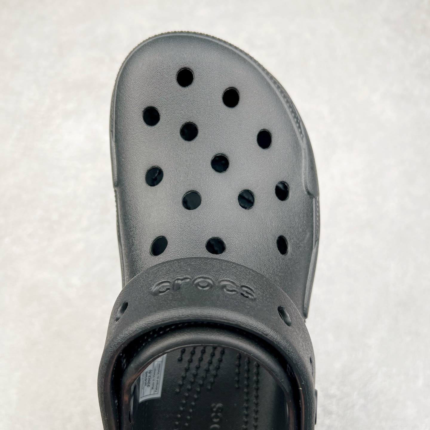 图片[4]-＃DG莞产 Crocs Bubble Crush Reflector 卡骆驰贝壳泡芙休闲沙滩洞洞鞋拖鞋凉鞋鞋 透明防水袋包装 注意配件需单独购买 超轻Croslite专利材料打造 鞋面更加耐用易清洗 该鞋款轻盈舒适 2002年 经典克骆格诞生 秉承外形简单 穿着舒适的初衷 不断为消费者带来舒适的穿着体验 穿出“趣”味 鞋面洞洞可搭彰显个性的智必星 一鞋两穿 可调节式后跟带增添鞋身的稳固性能 放前面变成愜意舒适的凉拖 放后面行走跑跳更加稳妥 Croslite ™材料 封闭式细胞树脂 能够在体温作用下自动变形以适应脚部形状 涉水性优秀的同时易于清洁 抓地力强 不易打滑 Crocs的核心理念：轻便 灵活 全方位的舒适感 同步官方尺码：M4（36-37） M5（37-38）M6（38-39）M7（39-40）-选品中心