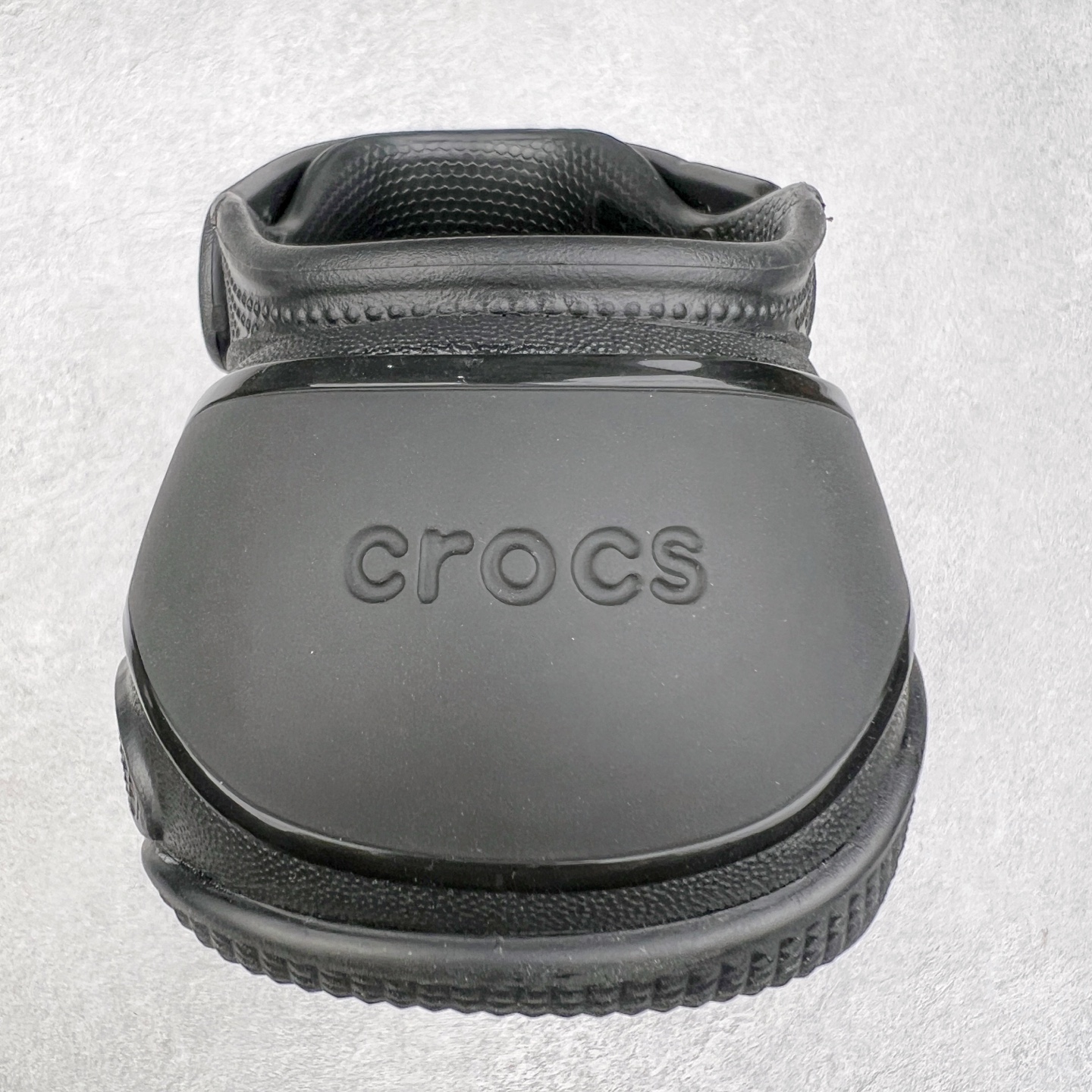 图片[8]-＃DG莞产 Crocs Bubble Crush Reflector 卡骆驰贝壳泡芙休闲沙滩洞洞鞋拖鞋凉鞋鞋 透明防水袋包装 注意配件需单独购买 超轻Croslite专利材料打造 鞋面更加耐用易清洗 该鞋款轻盈舒适 2002年 经典克骆格诞生 秉承外形简单 穿着舒适的初衷 不断为消费者带来舒适的穿着体验 穿出“趣”味 鞋面洞洞可搭彰显个性的智必星 一鞋两穿 可调节式后跟带增添鞋身的稳固性能 放前面变成愜意舒适的凉拖 放后面行走跑跳更加稳妥 Croslite ™材料 封闭式细胞树脂 能够在体温作用下自动变形以适应脚部形状 涉水性优秀的同时易于清洁 抓地力强 不易打滑 Crocs的核心理念：轻便 灵活 全方位的舒适感 同步官方尺码：M4（36-37） M5（37-38）M6（38-39）M7（39-40）-选品中心