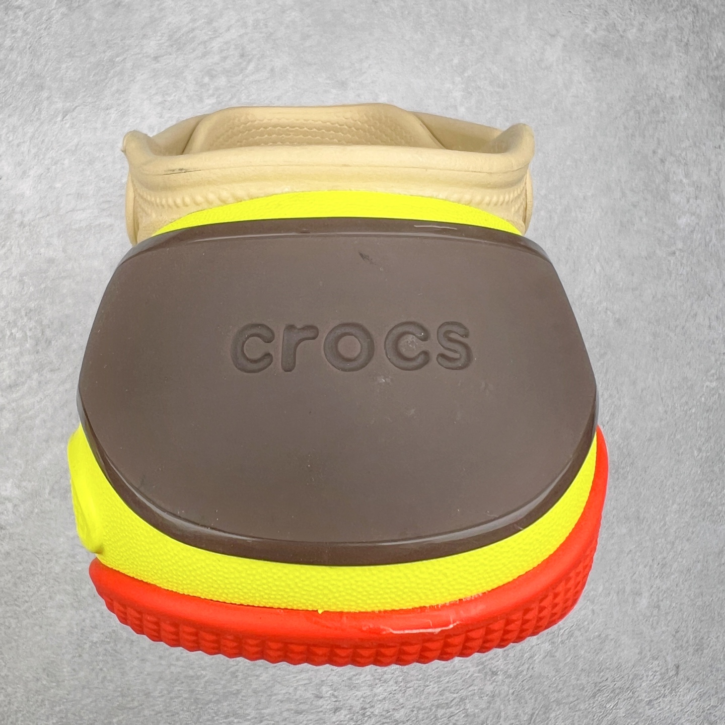 图片[8]-＃DG莞产 Crocs Bubble Crush Reflector 卡骆驰贝壳泡芙休闲沙滩洞洞鞋拖鞋凉鞋鞋 透明防水袋包装 注意配件需单独购买 超轻Croslite专利材料打造 鞋面更加耐用易清洗 该鞋款轻盈舒适 2002年 经典克骆格诞生 秉承外形简单 穿着舒适的初衷 不断为消费者带来舒适的穿着体验 穿出“趣”味 鞋面洞洞可搭彰显个性的智必星 一鞋两穿 可调节式后跟带增添鞋身的稳固性能 放前面变成愜意舒适的凉拖 放后面行走跑跳更加稳妥 Croslite ™材料 封闭式细胞树脂 能够在体温作用下自动变形以适应脚部形状 涉水性优秀的同时易于清洁 抓地力强 不易打滑 Crocs的核心理念：轻便 灵活 全方位的舒适感 同步官方尺码：M4（36-37） M5（37-38）M6（38-39）M7（39-40）-选品中心