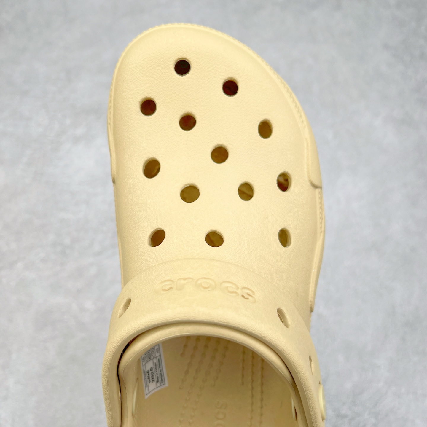 图片[4]-＃DG莞产 Crocs Bubble Crush Reflector 卡骆驰贝壳泡芙休闲沙滩洞洞鞋拖鞋凉鞋鞋 透明防水袋包装 注意配件需单独购买 超轻Croslite专利材料打造 鞋面更加耐用易清洗 该鞋款轻盈舒适 2002年 经典克骆格诞生 秉承外形简单 穿着舒适的初衷 不断为消费者带来舒适的穿着体验 穿出“趣”味 鞋面洞洞可搭彰显个性的智必星 一鞋两穿 可调节式后跟带增添鞋身的稳固性能 放前面变成愜意舒适的凉拖 放后面行走跑跳更加稳妥 Croslite ™材料 封闭式细胞树脂 能够在体温作用下自动变形以适应脚部形状 涉水性优秀的同时易于清洁 抓地力强 不易打滑 Crocs的核心理念：轻便 灵活 全方位的舒适感 同步官方尺码：M4（36-37） M5（37-38）M6（38-39）M7（39-40）-选品中心