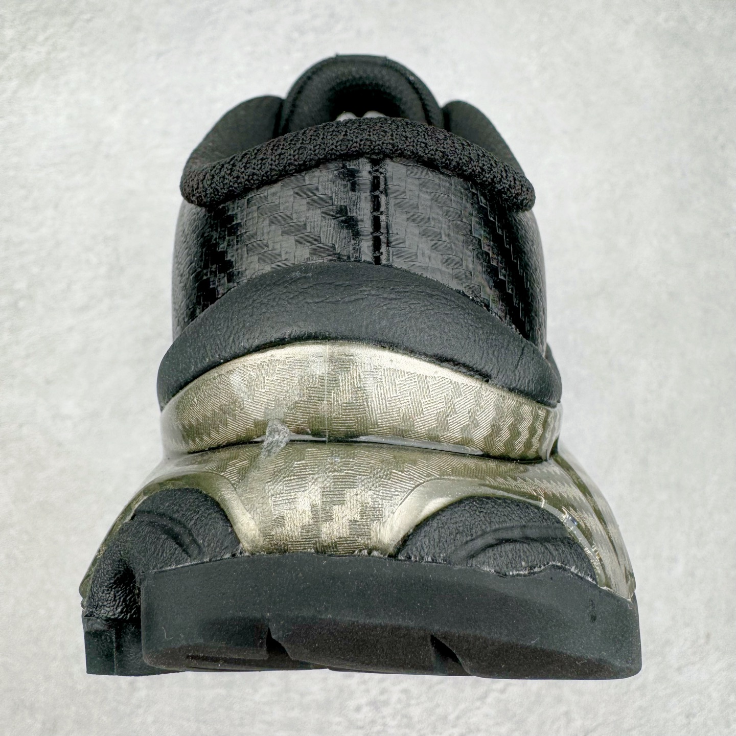 图片[8]-＃GX/绿X MM6 Maison Margiela x SALOMON XT-4 MULE 萨洛蒙联名系列低帮城市越野机能透气休闲运动鞋 鞋舌处附有迷你网眼袋收纳鞋绳以及下方的多色 Logo 标签 接着搭载奶油色 ACS 技术中底以及金色 TPU 塑料部件提升鞋款耐用性 中底与鞋面之间饰有海蓝色条状细节有效增添鞋款层次 最后应用黑色 Contragrip Chevron 外底完成鞋款设计 这次配色颇为高调 两款配色均以绚丽的渐变设计呈现 一款以粉紫渐变主打 另一款以黄绿渐变呈现 视觉效果相当吸睛 鞋面的使用玻璃纤维覆盖物加固 并通过细绳扣系带系统进行锁定 Salomon 的品牌logo 出现在脚后跟和前掌部位 中底虽然偏薄 但非常耐用 与模压塑料ACS 框架以及致密AC2 Muscle 鞋底单元结合 能够提供出色的支撑力和缓冲性 尺码：36 36.5 37.5 38 38.5 39 40 40.5 41 42 42.5 43 44 44.5 45 46.5-选品中心