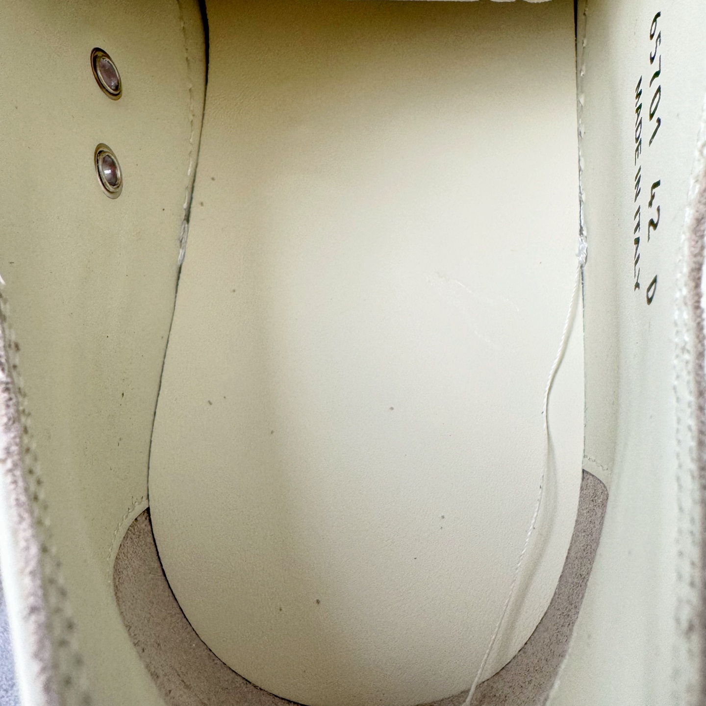 图片[21]-＃DG纯原 Rick Owens Drkshdw 瑞克·欧文斯低帮皮面时尚运动板鞋 厚底黑白 二级市场已经7K以上 平台客户随意卖四位数 RO广东原厂出品 纯原天花板 原版一比一复刻 冲正绝不翻车 还原度达到百分之98以上 原楦开发纸版版型 ZP拆解原版1：1复模裁片纸版 力求做到0错位 这样才能达到和zp一致的鞋型味道 采用进口cnc数控机床开发对版独家tpu奶香大底 区别于市场所有版本 zp同源全头层粒面小牛皮 达到和zp一致手感 原厂进口细纹布 万邦订购原厂高弹粉红色海绵 内里搭配软质细腻羊皮 TPU高密度大底 软硬度透光度高已经测试和原版一致 尺码：36 37 38 39 40 41 42 43 44 45 46-选品中心