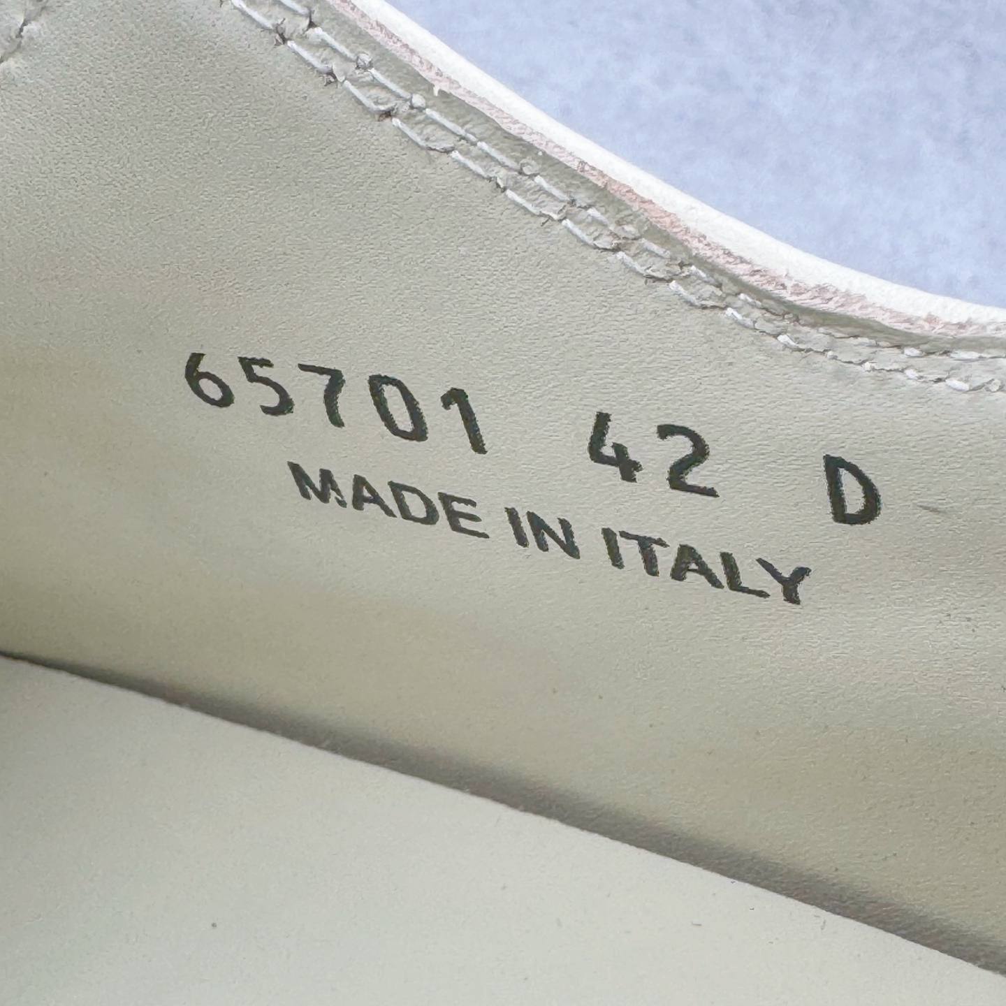 图片[19]-＃DG纯原 Rick Owens Drkshdw 瑞克·欧文斯低帮皮面时尚运动板鞋 厚底黑白 二级市场已经7K以上 平台客户随意卖四位数 RO广东原厂出品 纯原天花板 原版一比一复刻 冲正绝不翻车 还原度达到百分之98以上 原楦开发纸版版型 ZP拆解原版1：1复模裁片纸版 力求做到0错位 这样才能达到和zp一致的鞋型味道 采用进口cnc数控机床开发对版独家tpu奶香大底 区别于市场所有版本 zp同源全头层粒面小牛皮 达到和zp一致手感 原厂进口细纹布 万邦订购原厂高弹粉红色海绵 内里搭配软质细腻羊皮 TPU高密度大底 软硬度透光度高已经测试和原版一致 尺码：36 37 38 39 40 41 42 43 44 45 46-选品中心