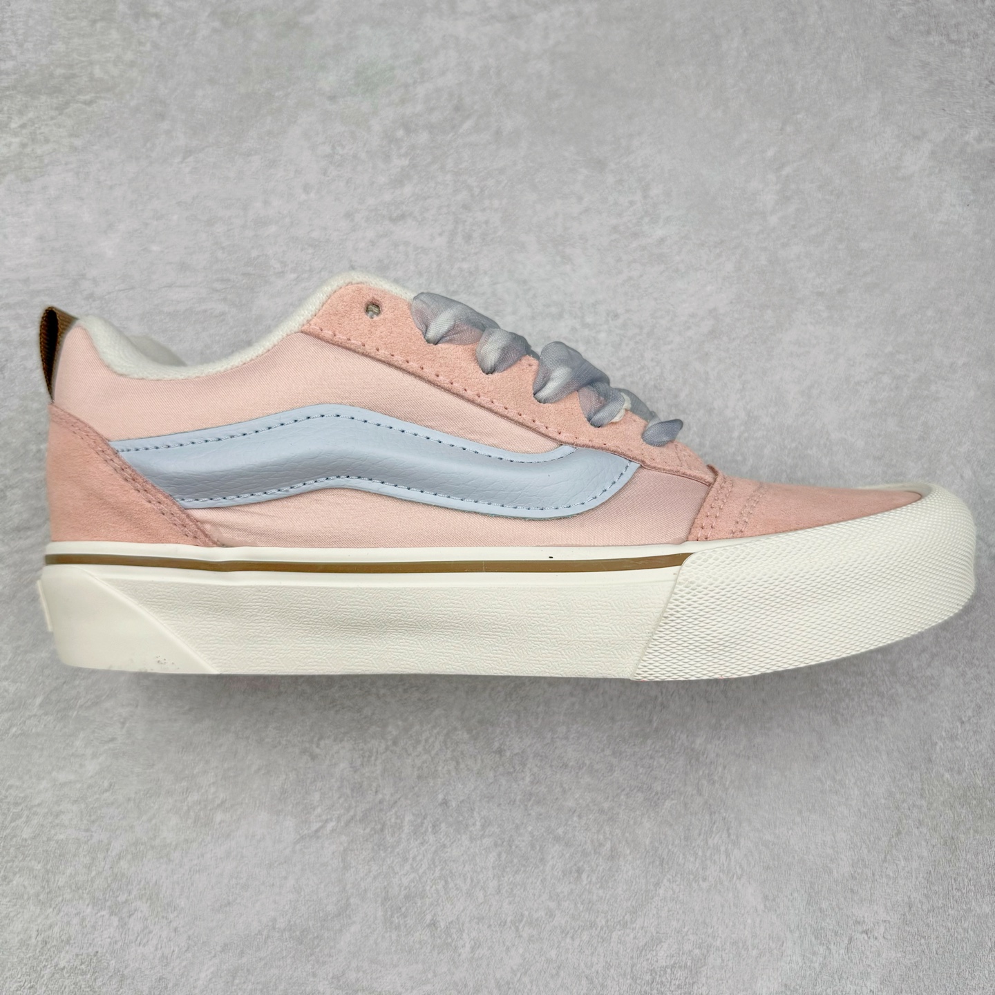 Vans Knu Skool 丝绸粉紫 范斯官方 复古休闲低帮面包鞋 肥胖版立体大Logo 男女同款 货号：VN000D75F94 尺码：35 36 36.5 37 38 38.5 39 40 40.5 41 42 42.5 43 44-选品中心