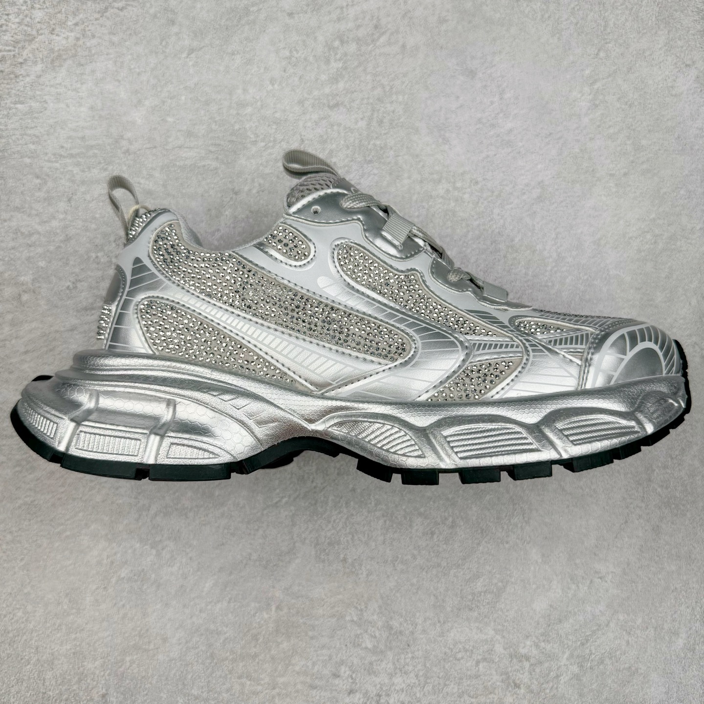 GG-CC Chunky Low安哥拉红休闲运动老爹鞋系列 广东大厂出品 完美细节 25ss春季新款 大长腿 时髦look轻松定格 不费力展现率性氛围 酷帅机能风不规则设计大底 GGCC 银灰红色拼色造型设计 轻便舒适百搭 不管怎么搭都敲好看~尺码:35 36 37 38 39 40-选品中心