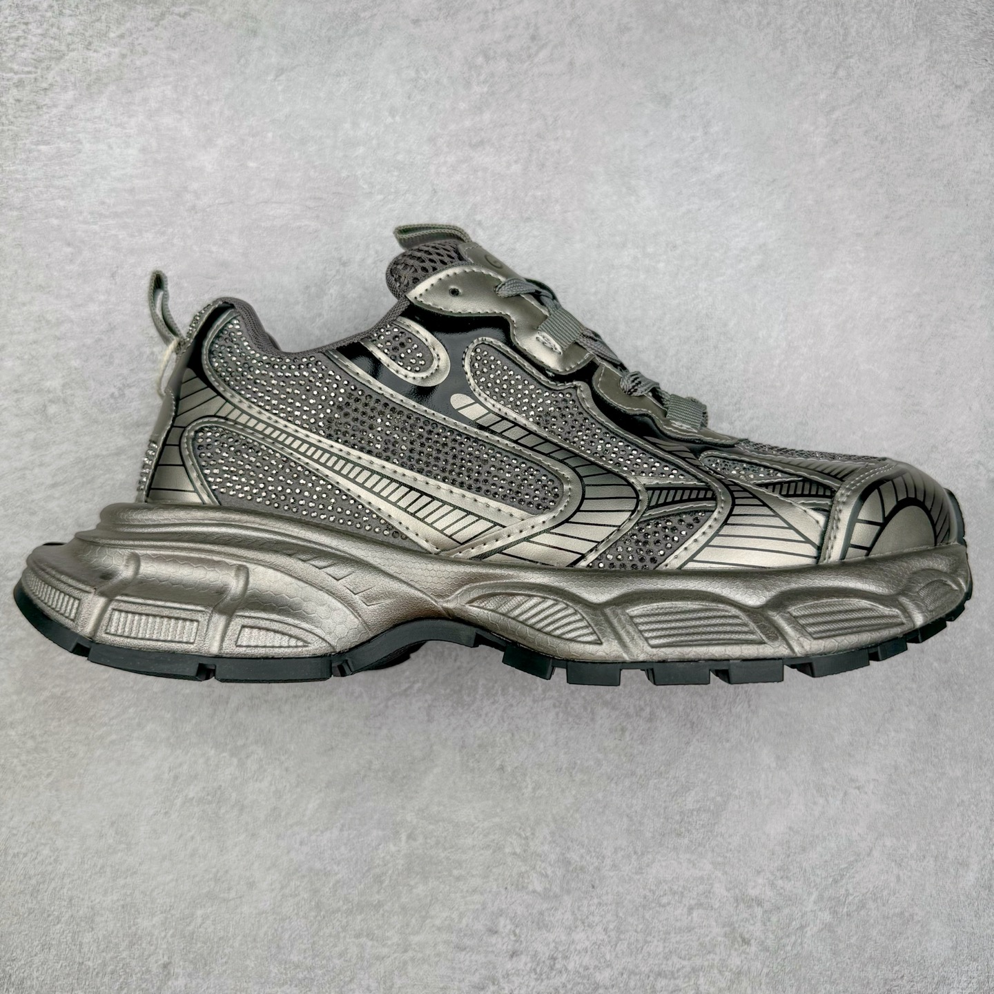 GG-CC Chunky Low安哥拉红休闲运动老爹鞋系列 广东大厂出品 完美细节 25ss春季新款 大长腿 时髦look轻松定格 不费力展现率性氛围 酷帅机能风不规则设计大底 GGCC 银灰红色拼色造型设计 轻便舒适百搭 不管怎么搭都敲好看~尺码:35 36 37 38 39 40-选品中心