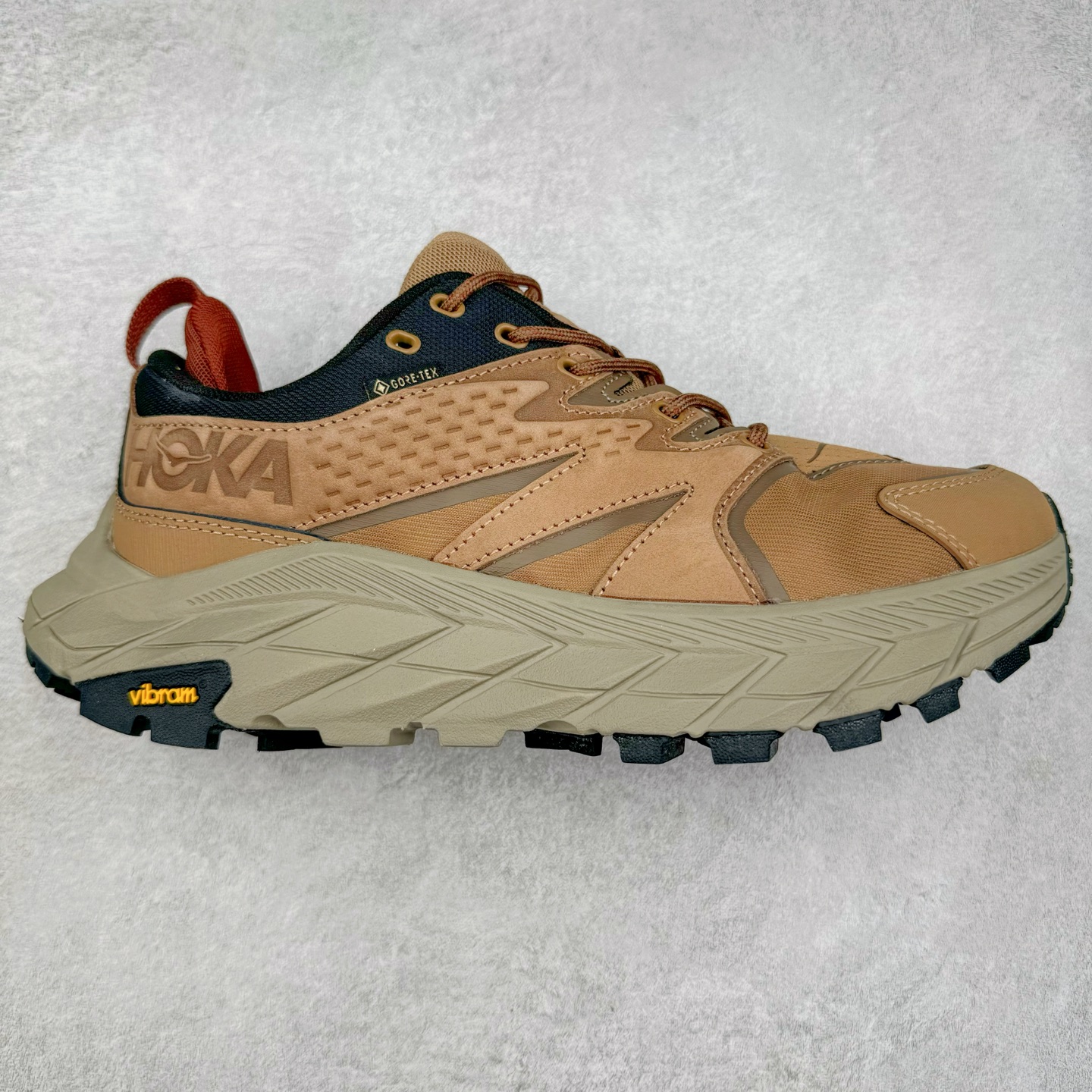 WTAPS x HOKA ONE ONE Wtaps×Anacapa 联名款皮革舒适缓震防滑耐磨低帮生活休闲鞋 实拍调校N版已经零色差零失真 百分百还原实物色彩所见即所得 不存在货不对板色差等低级问题 选购参考实物拍摄 不混卖不参货 只用心做好货严格选品 承诺混一赔十 尺码：36 36.5 37.5 38 38.5 39 40 40.5 41 42 42.5 43 44 44.5 45-选品中心