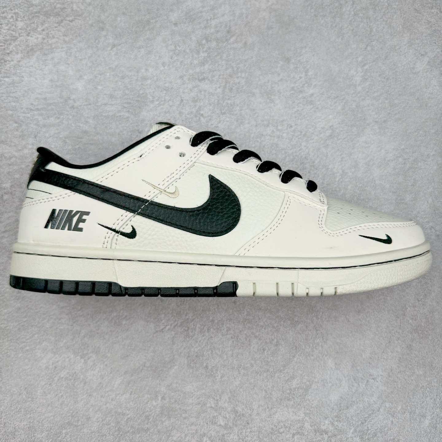 NK Dunk Low 定制配色 SC9207-400 大厂出品 极力推荐 原装头层材料 独家版型蒸餾加工帶來的是更好的视觉和脚感体验大厂纯原品质出货 清洁度 电绣工艺 皮料切割干净无任何毛边 细节完美 实拍调校N版已经零色差零失真 百分百还原实物色彩所见即所得 不存在货不对板色差等低级问题 选购参考实物拍摄 不混卖不参货 只用心做好货严格选品 承诺混一赔十 尺码：36 36.5 37.5 38 38.5 39 40 40.5 41 42 42.5 43 44 44.5 45-选品中心