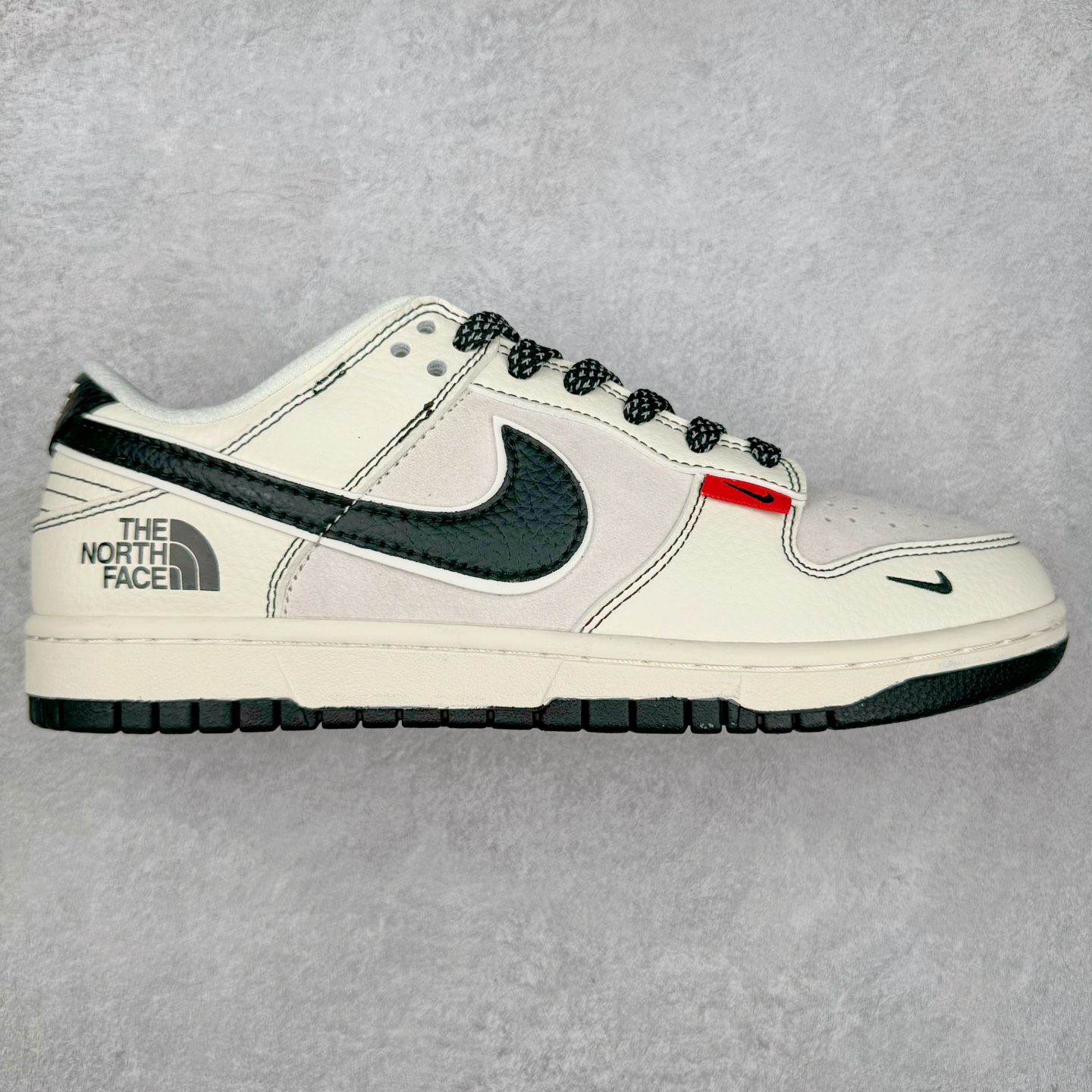 NK Dunk Low 定制配色 BB7518-016 大厂出品 极力推荐 原装头层材料 独家版型蒸餾加工帶來的是更好的视觉和脚感体验大厂纯原品质出货 清洁度 电绣工艺 皮料切割干净无任何毛边 细节完美 实拍调校N版已经零色差零失真 百分百还原实物色彩所见即所得 不存在货不对板色差等低级问题 选购参考实物拍摄 不混卖不参货 只用心做好货严格选品 承诺混一赔十 尺码：36 36.5 37.5 38 38.5 39 40 40.5 41 42 42.5 43 44 44.5 45-选品中心