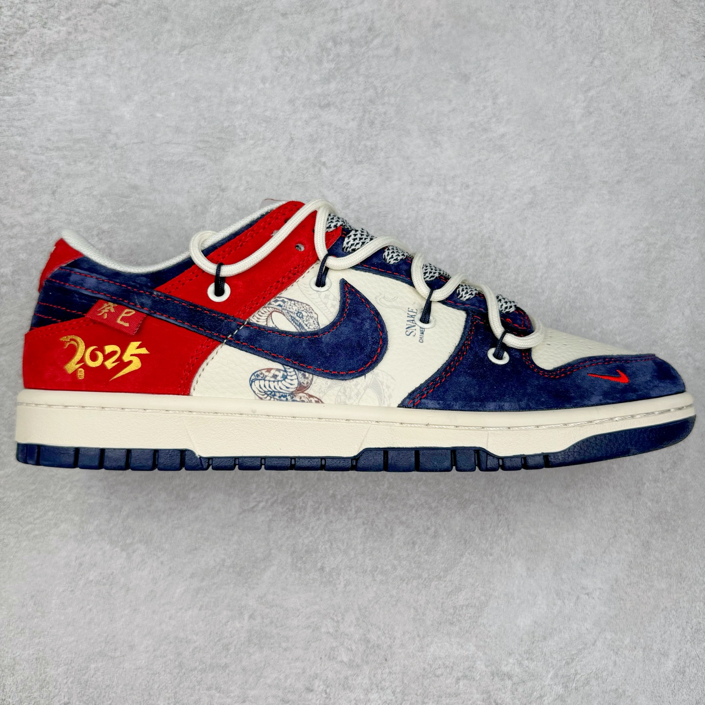 NK Dunk Low 定制配色 YX5066-288 大厂出品 极力推荐 原装头层材料 独家版型蒸餾加工帶來的是更好的视觉和脚感体验大厂纯原品质出货 清洁度 电绣工艺 皮料切割干净无任何毛边 细节完美 实拍调校N版已经零色差零失真 百分百还原实物色彩所见即所得 不存在货不对板色差等低级问题 选购参考实物拍摄 不混卖不参货 只用心做好货严格选品 承诺混一赔十 尺码：36 36.5 37.5 38 38.5 39 40 40.5 41 42 42.5 43 44 44.5 45-选品中心