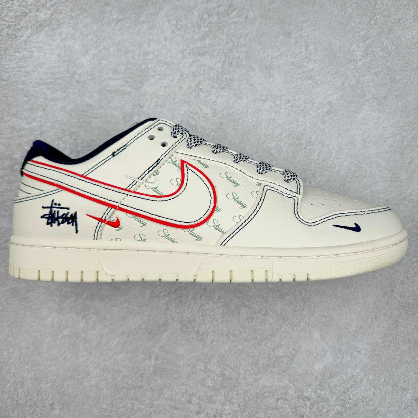 NK Dunk Low 定制配色 XY1688-012 大厂出品 极力推荐 原装头层材料 独家版型蒸餾加工帶來的是更好的视觉和脚感体验大厂纯原品质出货 清洁度 电绣工艺 皮料切割干净无任何毛边 细节完美 实拍调校N版已经零色差零失真 百分百还原实物色彩所见即所得 不存在货不对板色差等低级问题 选购参考实物拍摄 不混卖不参货 只用心做好货严格选品 承诺混一赔十 尺码：36 36.5 37.5 38 38.5 39 40 40.5 41 42 42.5 43 44 44.5 45-选品中心