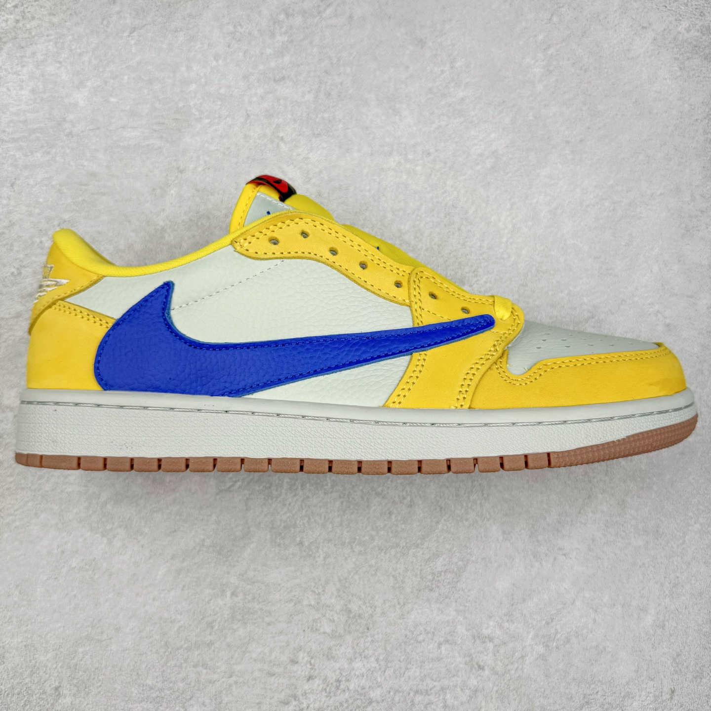 图片[7]-＃G7 Travis Scott x Air Jordan AJ1 Low OG TS联名倒钩低帮 头层皮料加持 DT同源全套原纸板楦头开发 确保原汁原味 完美呈现倒钩版型 原档案转印油墨一体 一码一磨具拒绝假半码 此版本只针对中端市场 皮料材质有所更替 其他数据细节工艺流程均保持一致 绝不口嗨 原盒原配 外盒透明胶套 内侧字体 工整带凹凸感 原厂拉帮工艺 针距密度一致 后跟弧度收口自然不对折 极致一眼正品既视感 进口玻璃冲刀皮料裁剪零毛边 承诺百分百一致原鞋 全鞋电脑针车工艺 进口港宝加持 后跟自然饱满 全鞋荧光划线卡点 追求极致完美 每一双都是工艺品 多重QC质检 超越公司货的品控标准 尺码：36 36.5 37.5 38 38.5 39 40 40.5 41 42 42.5 43 44 44.5 45 46 47.5-选品中心