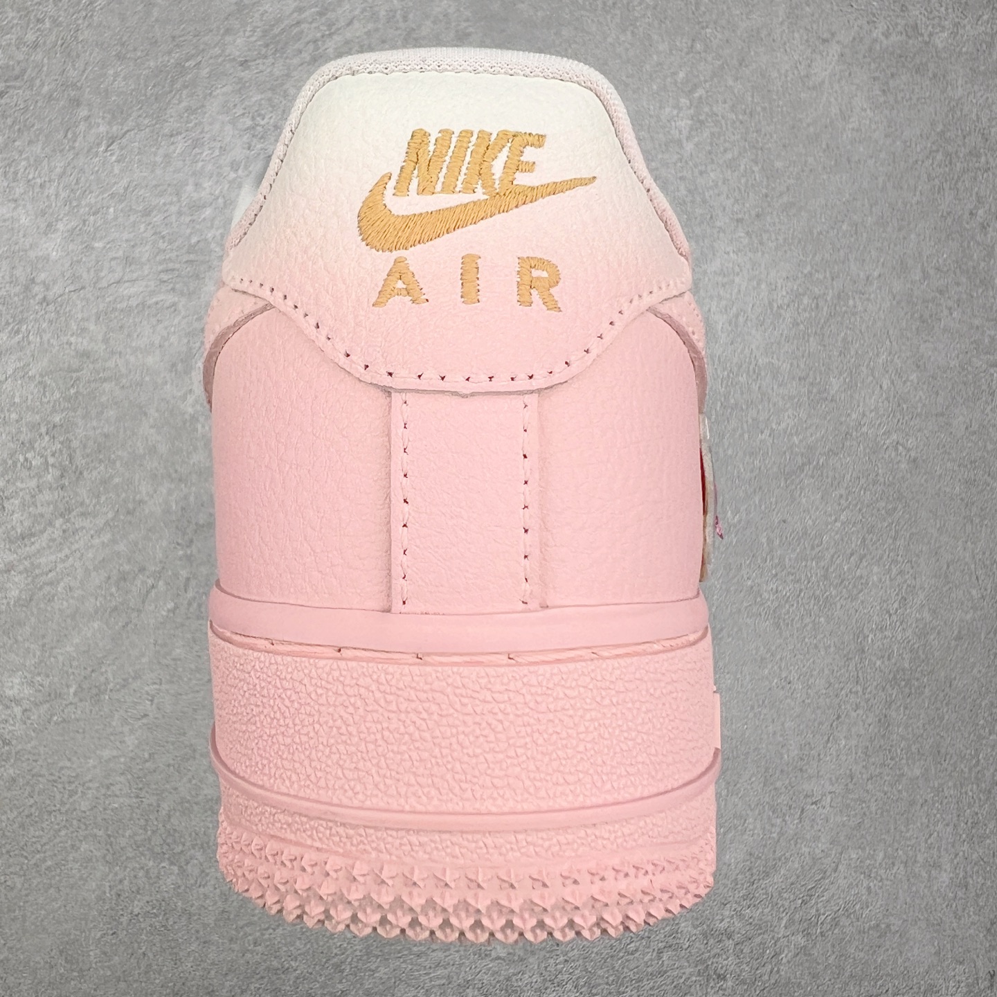 图片[8]-NK Air Force 1´07 Low 空军一号低帮百搭休闲运动板鞋 FC3654-121 柔软、弹性十足的缓震性能和出色的中底设计 横跨复古与现代的外型结合 造就出风靡全球 三十多年的Force 1 直到今天还深受青睐 实拍调校N版已经零色差零失真 百分百还原实物色彩所见即所得 不存在货不对板色差等低级问题 选购参考实物拍摄 不混卖不参货 只用心做好货严格选品 承诺混一赔十 尺码：36 36.5 37.5 38 38.5 39 40 40.5 41 42 42.5 43 44 44.5 45-选品中心